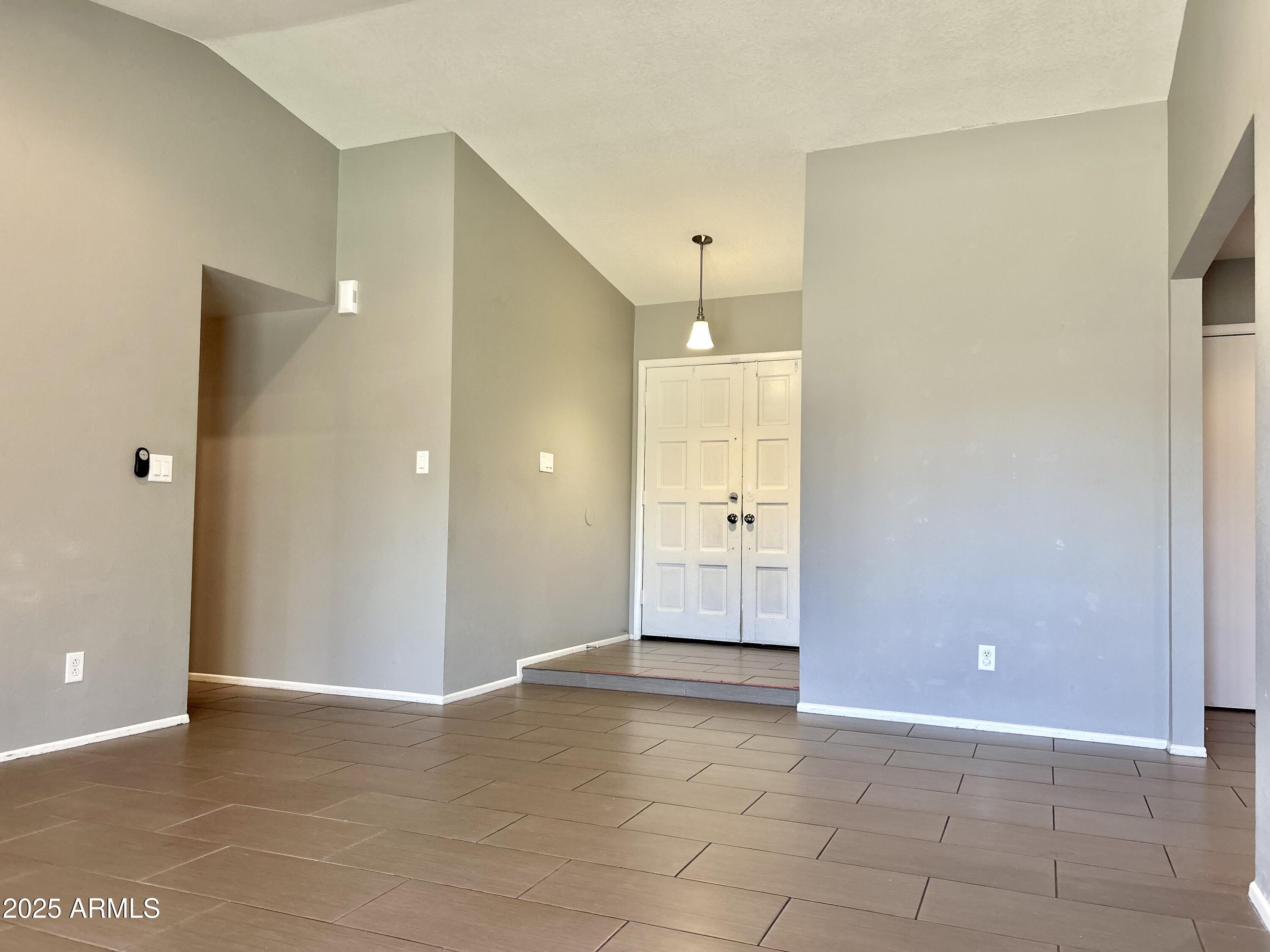 809 W PERALTA Avenue