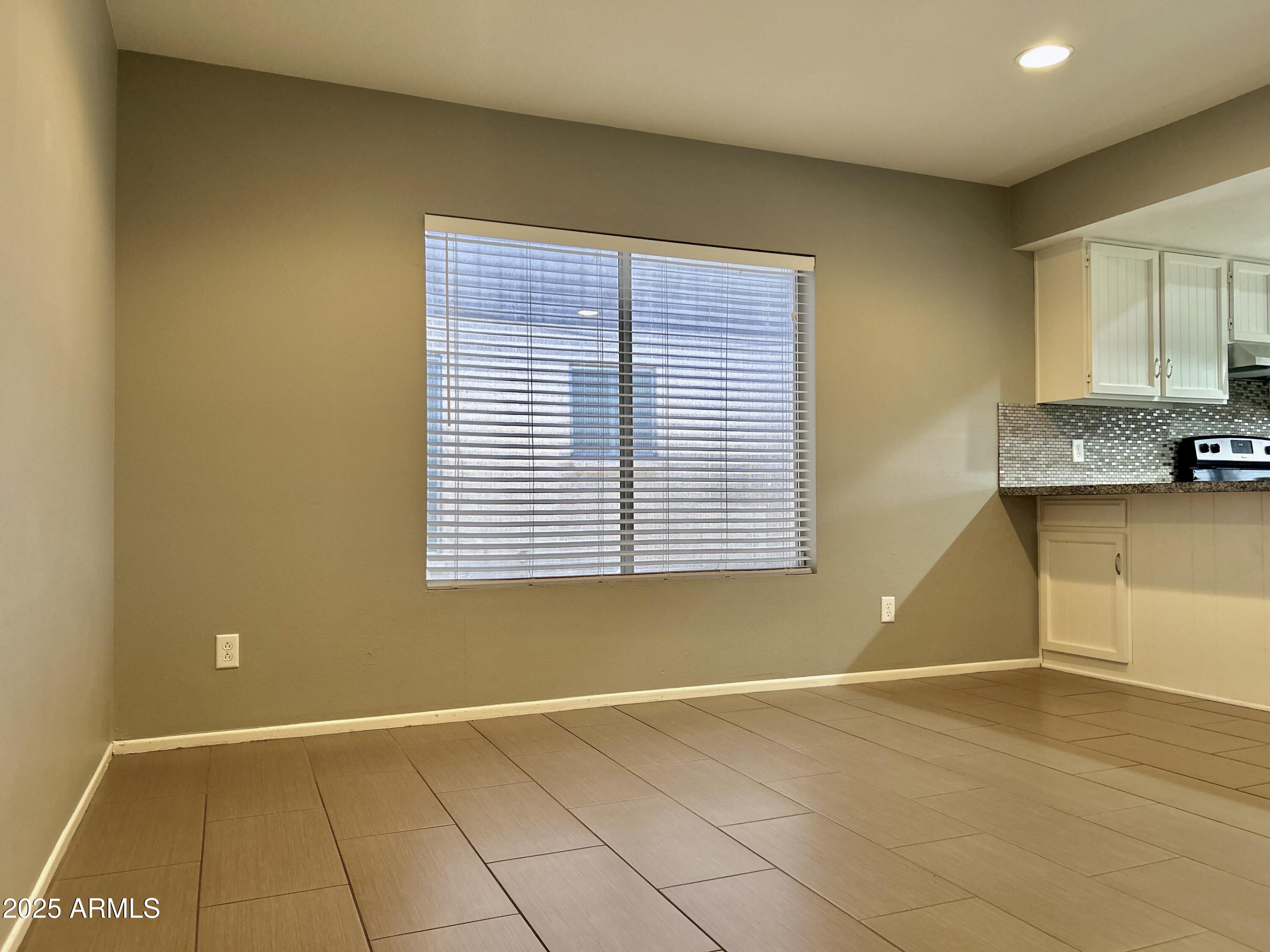 809 W PERALTA Avenue