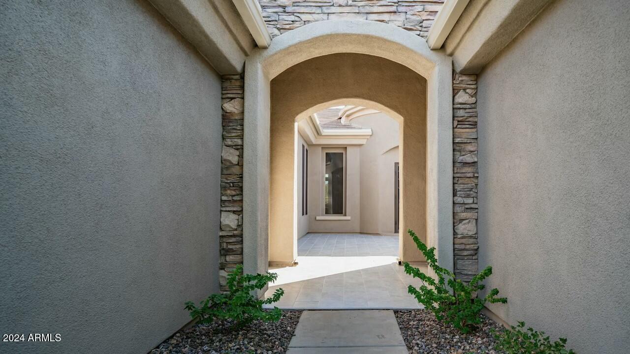 40512 N CANDLEWYCK Lane