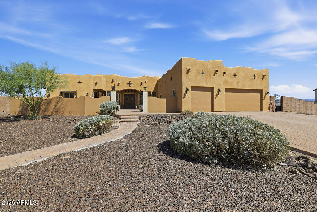 1506 E RED RANGE Way