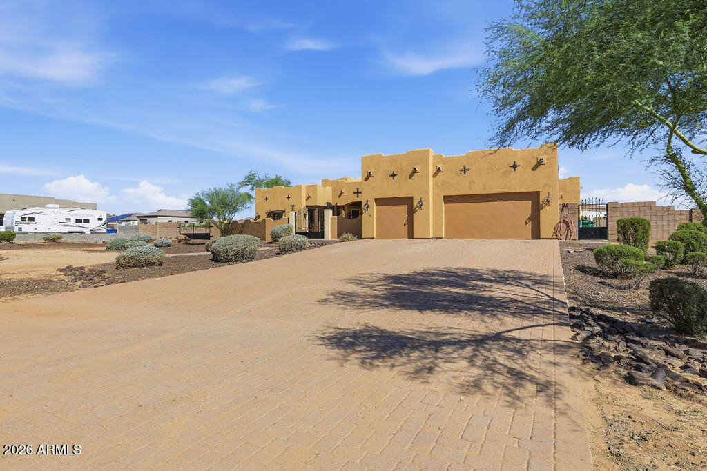 1506 E RED RANGE Way