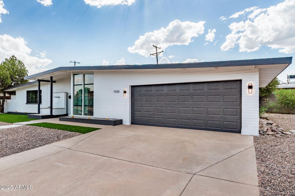 Photo of 1920 N Cavalier Drive, Tempe, AZ 85288 (MLS # 6918617)