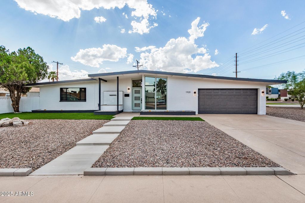 Photo of 1920 N Cavalier Drive, Tempe, AZ 85288 (MLS # 6918617)