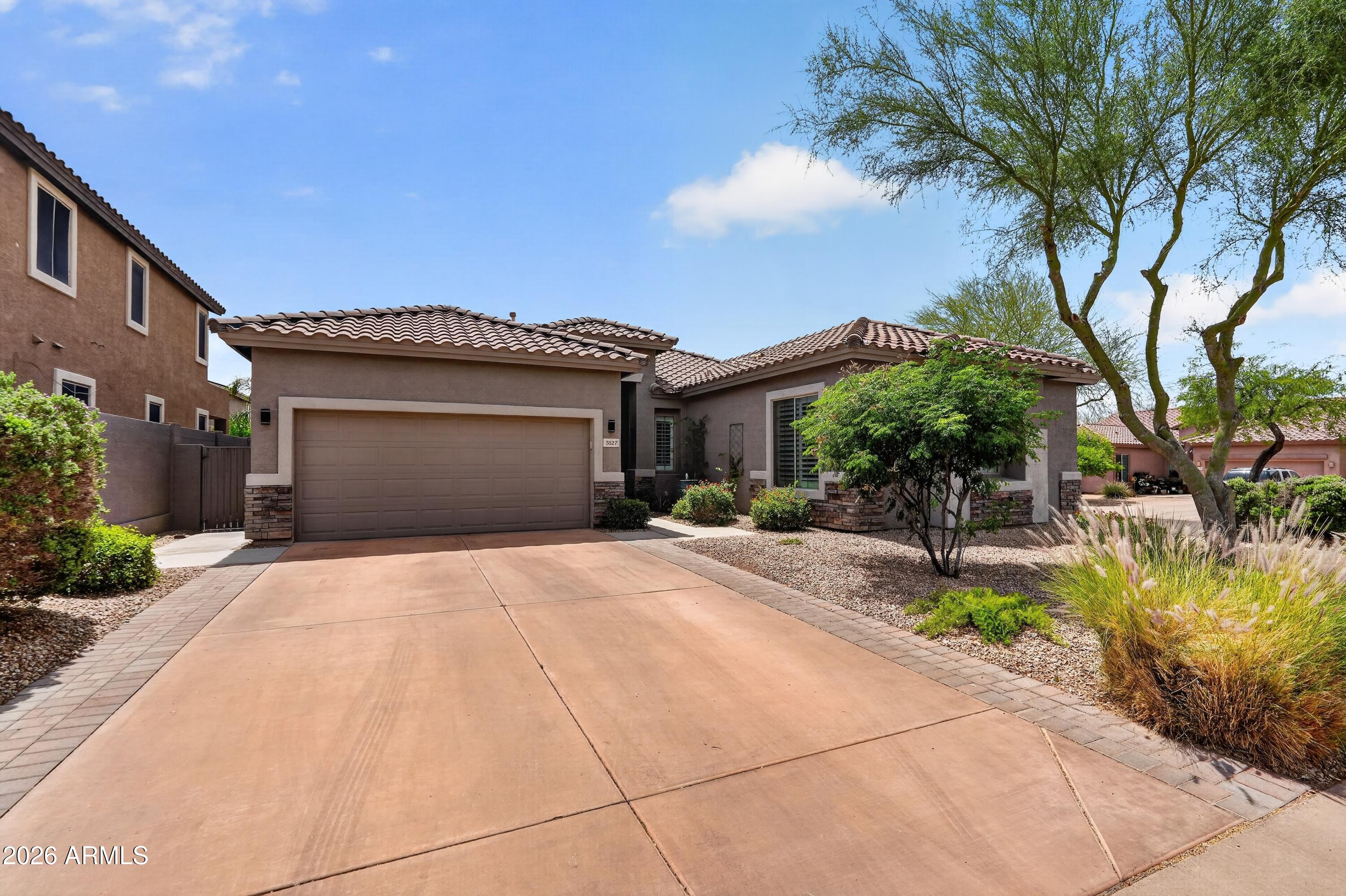 3127 W LANGUID Lane
