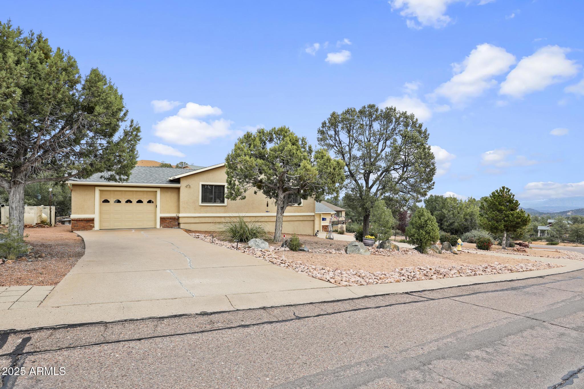 804 E PHOENIX Street