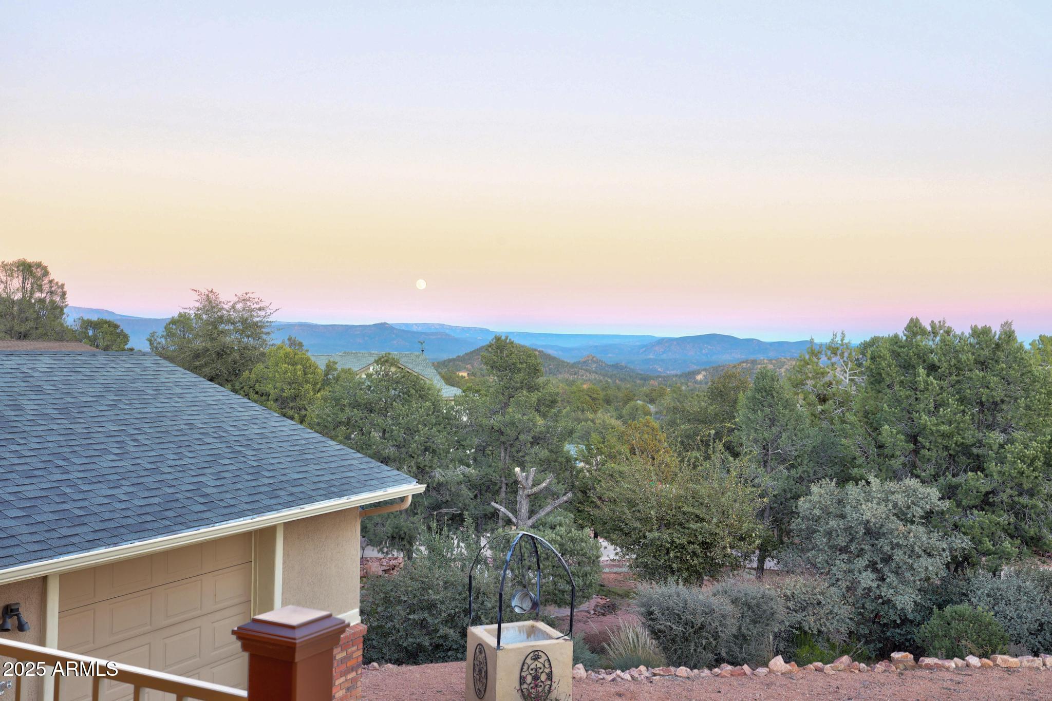 804 E PHOENIX Street