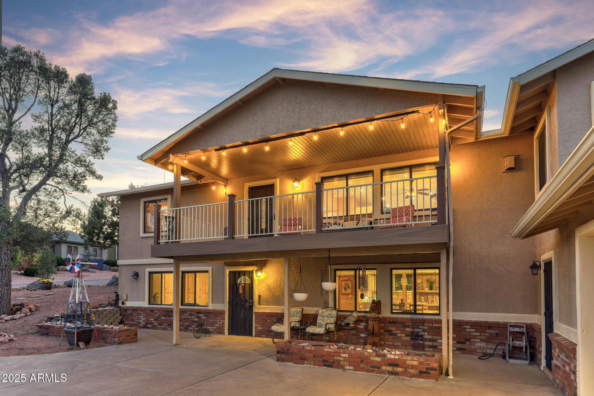 804 E PHOENIX Street