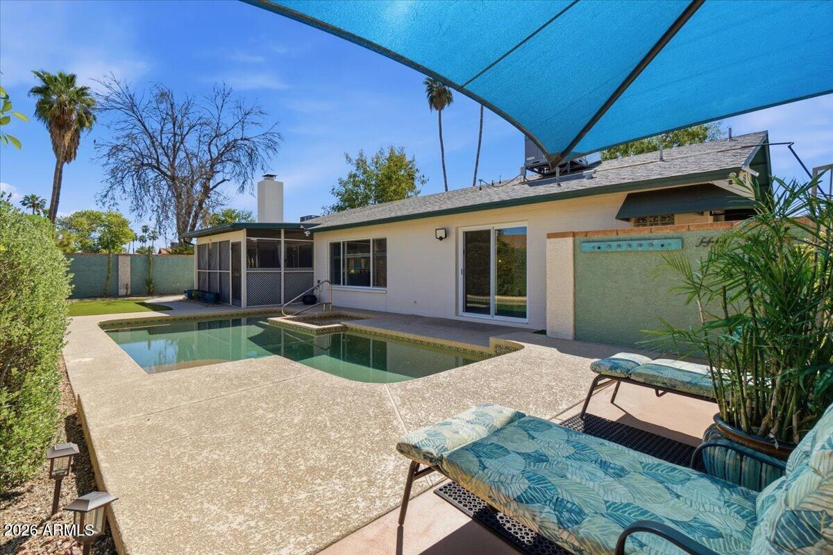 1208 W LOUGHLIN Drive