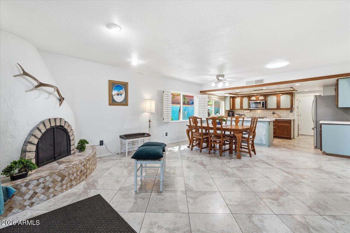 1208 W LOUGHLIN Drive