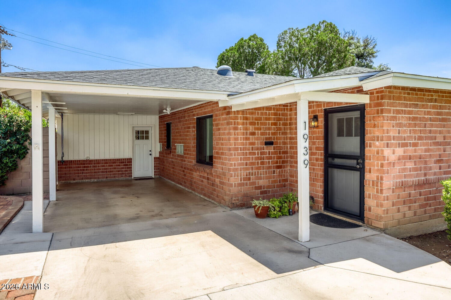 1939 E SOLANO Drive