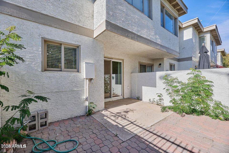 1402 E OSBORN Road 1