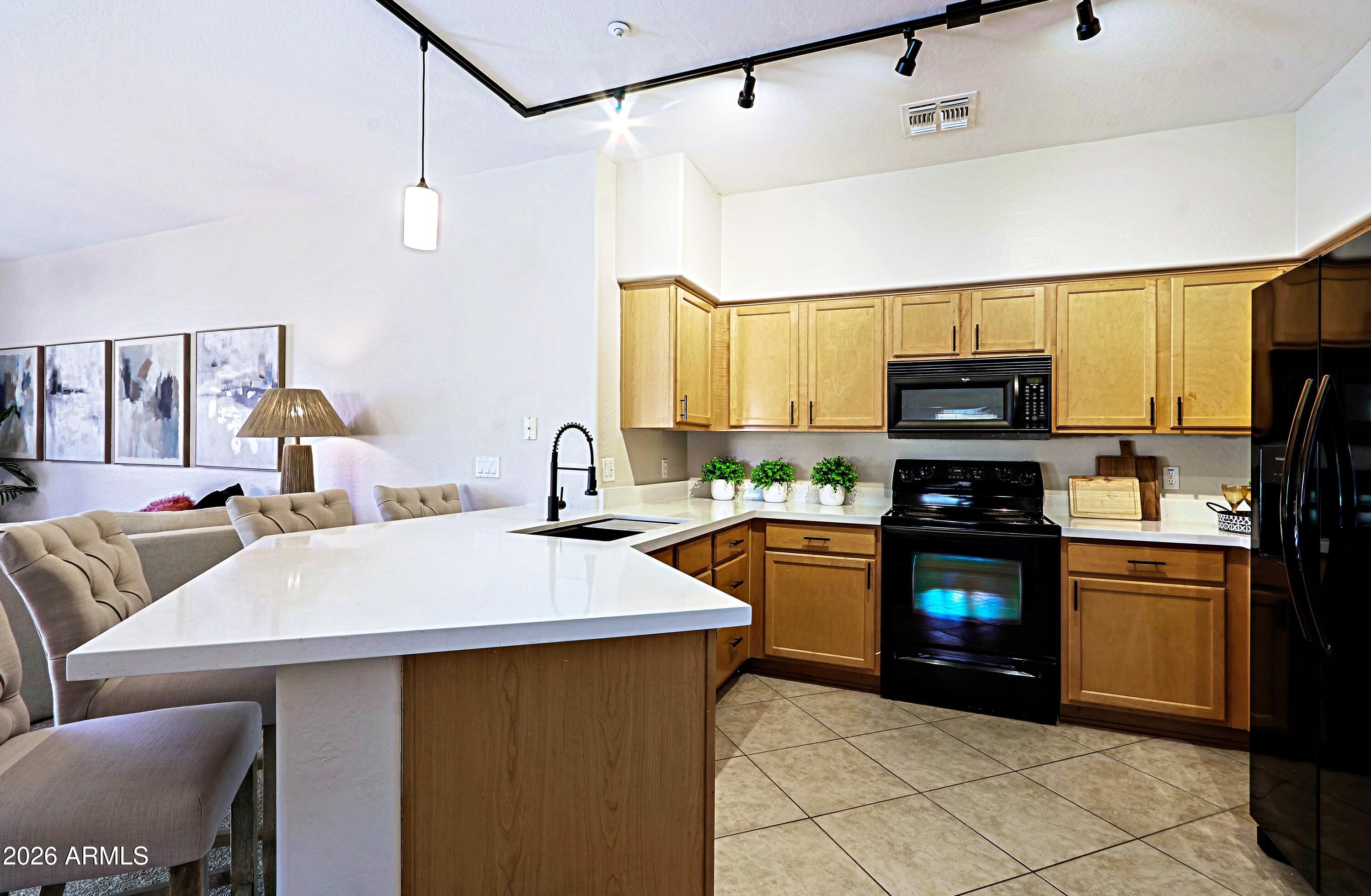 525 N MILLER Road 207