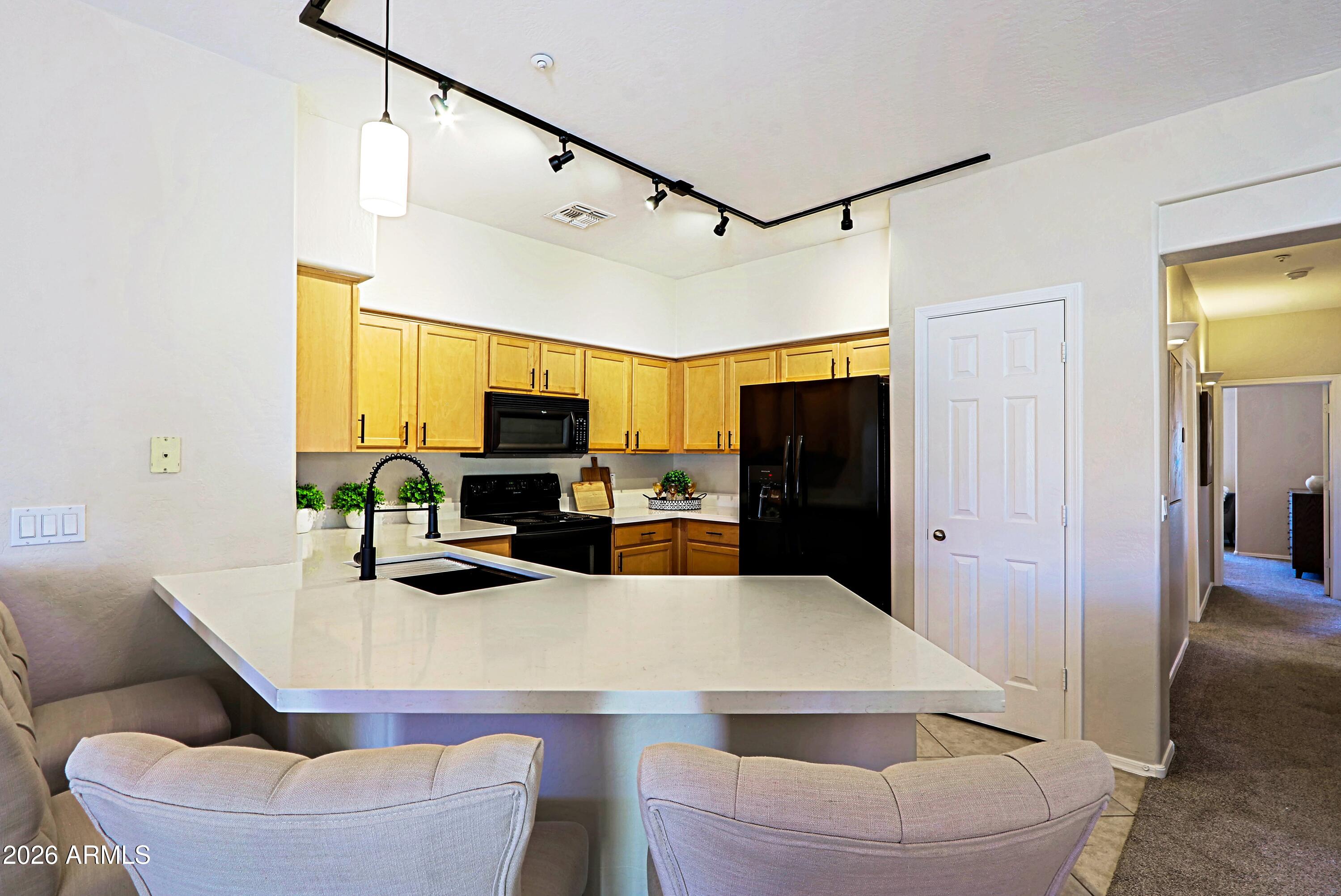 525 N MILLER Road 207