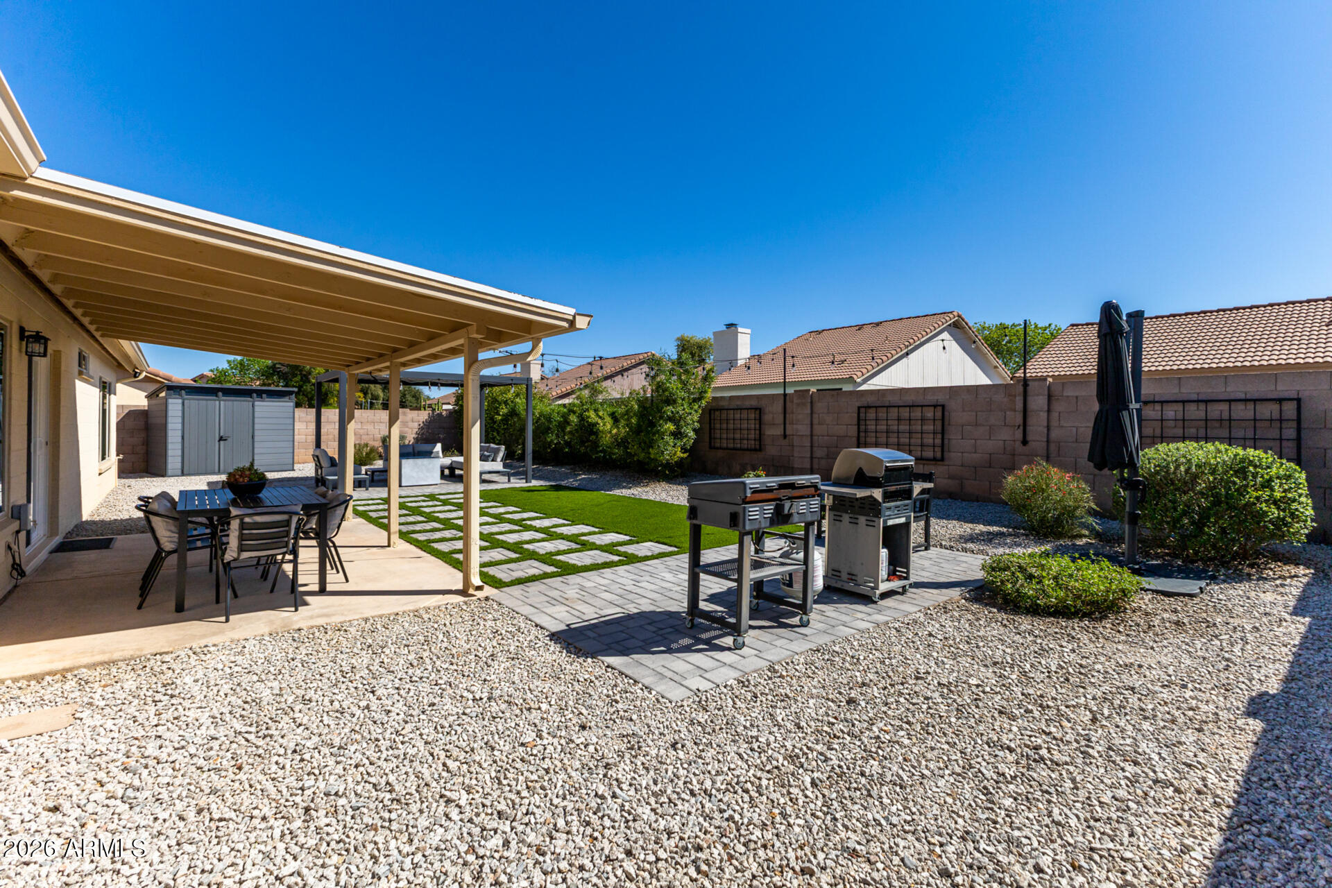 1319 E DOUGLAS Avenue