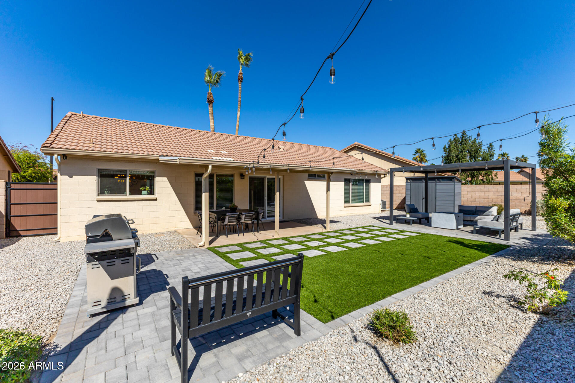 1319 E DOUGLAS Avenue