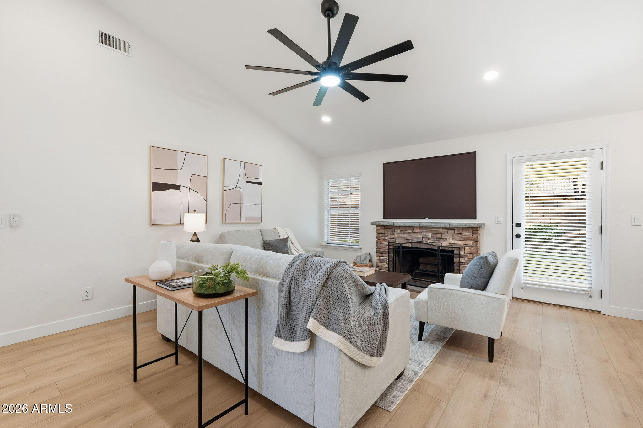 632 W MESQUITE Street