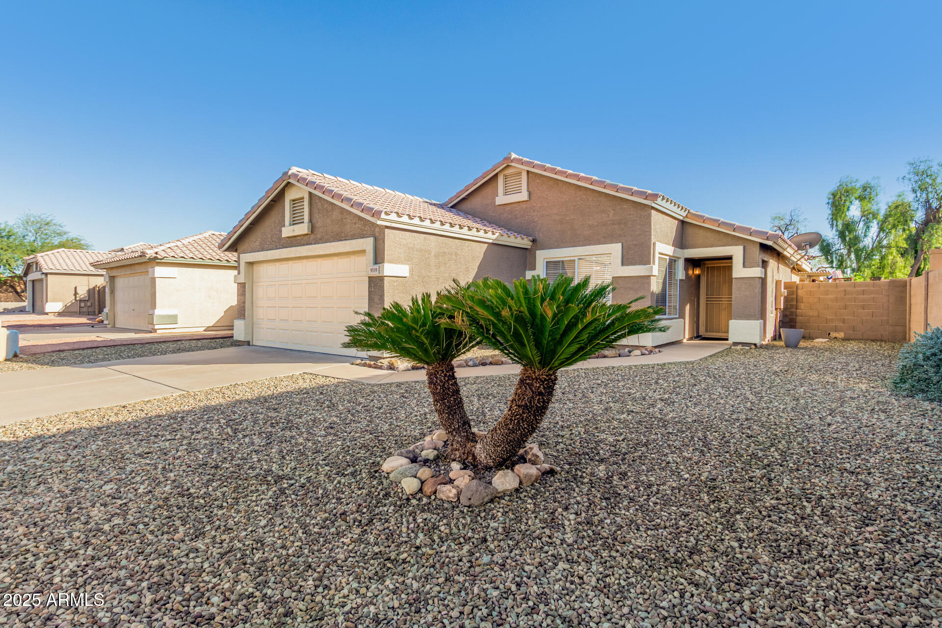 9519 W Sunnyslope Lane