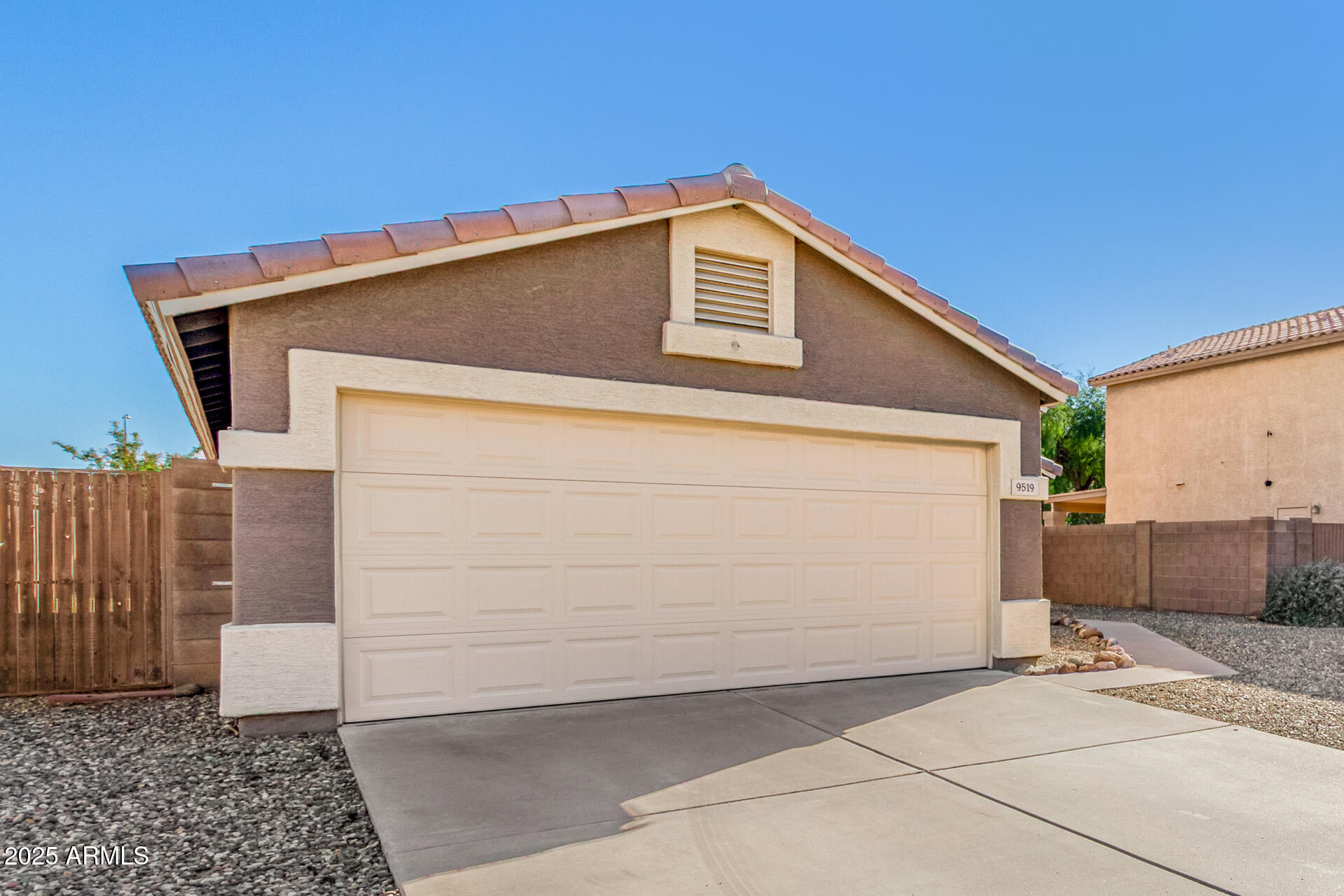 9519 W Sunnyslope Lane