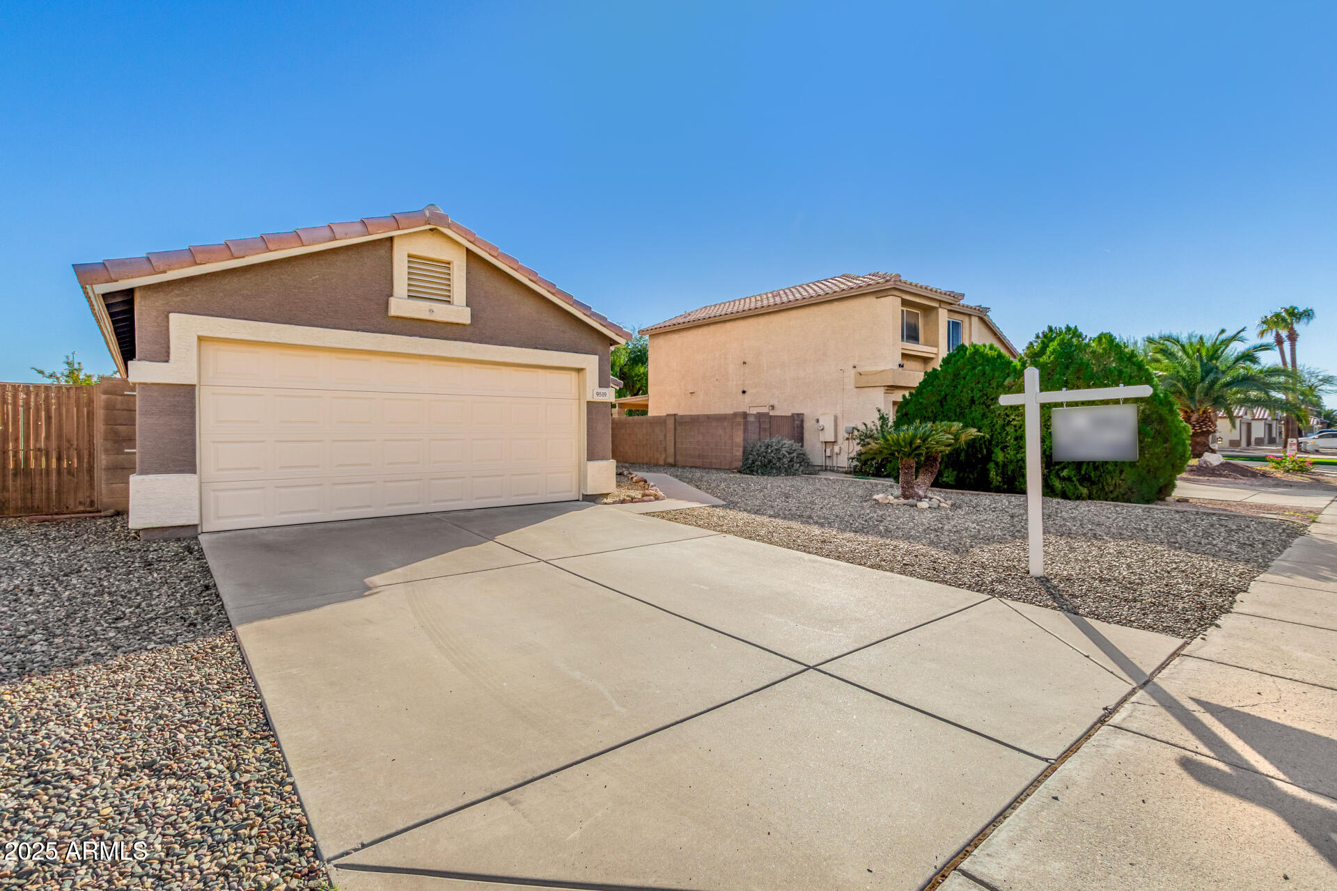 9519 W Sunnyslope Lane