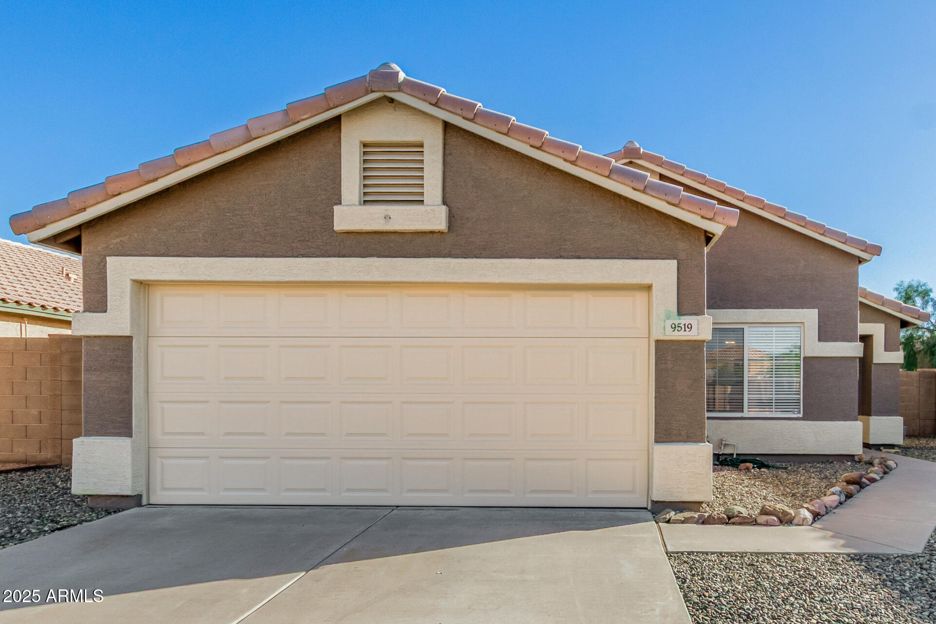 9519 W Sunnyslope Lane