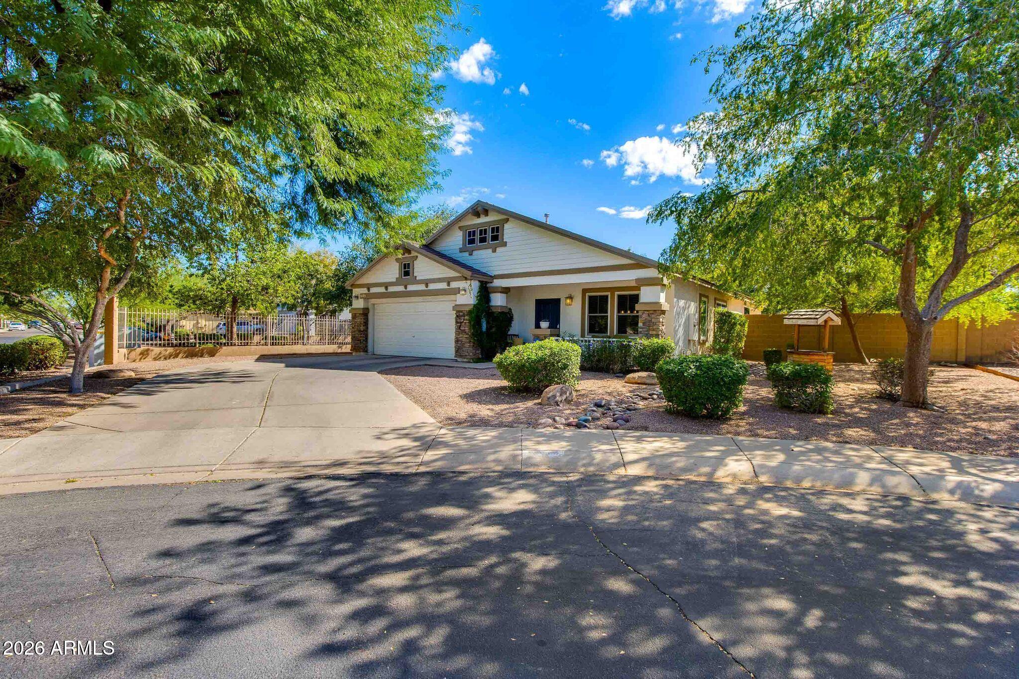 2513 E DEL RIO Court