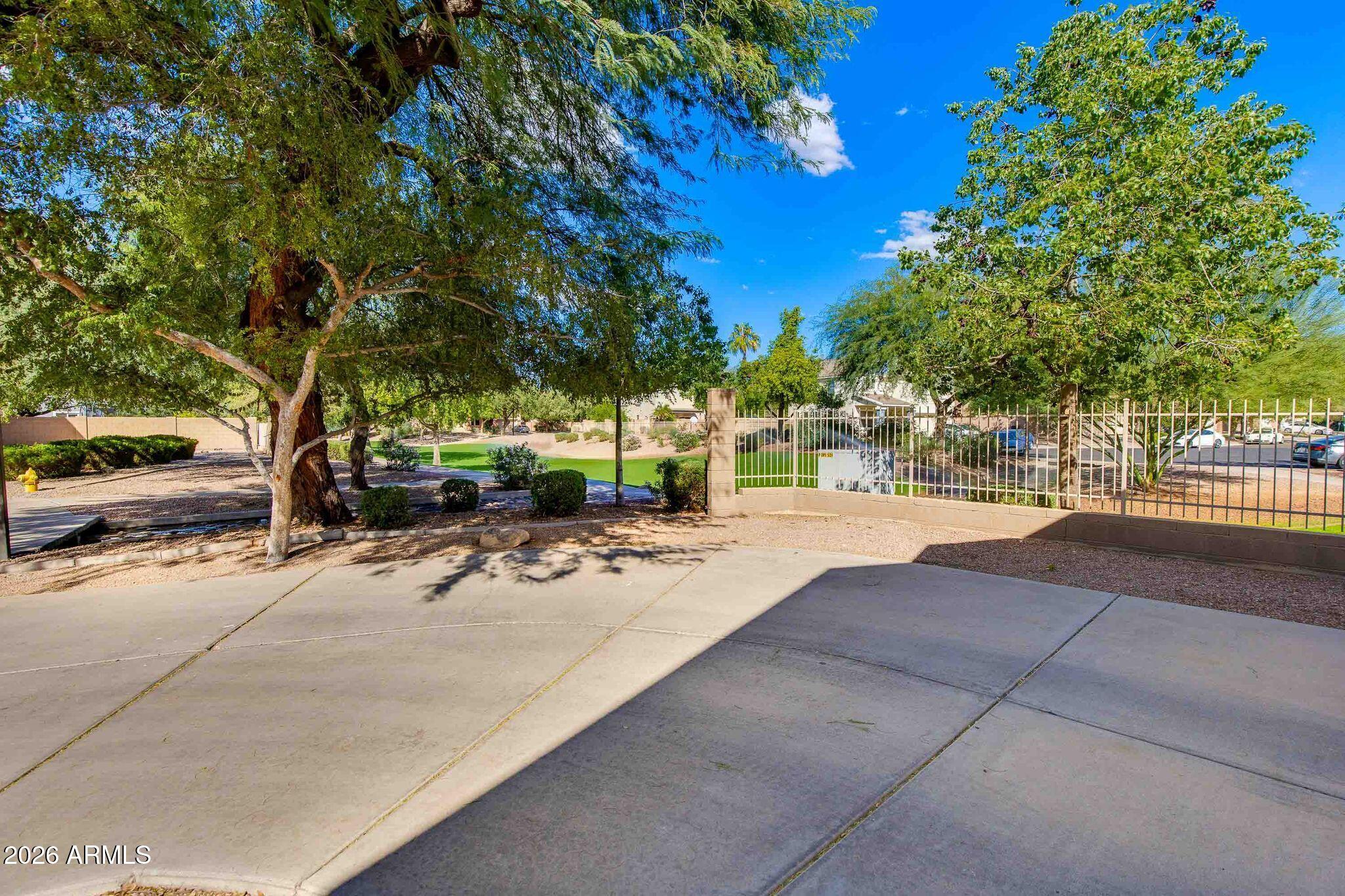 2513 E DEL RIO Court