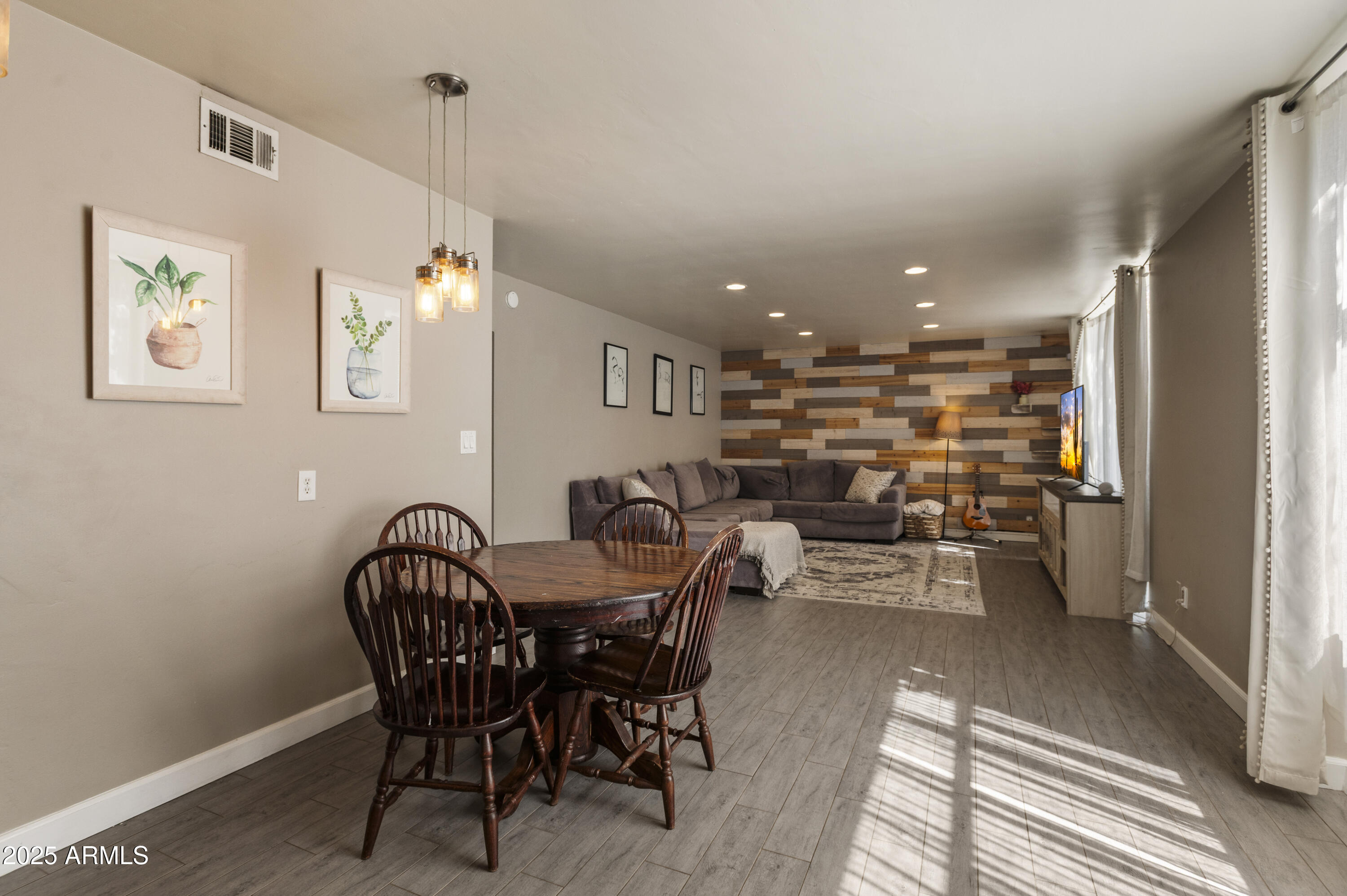 102 W MARYLAND Avenue C1