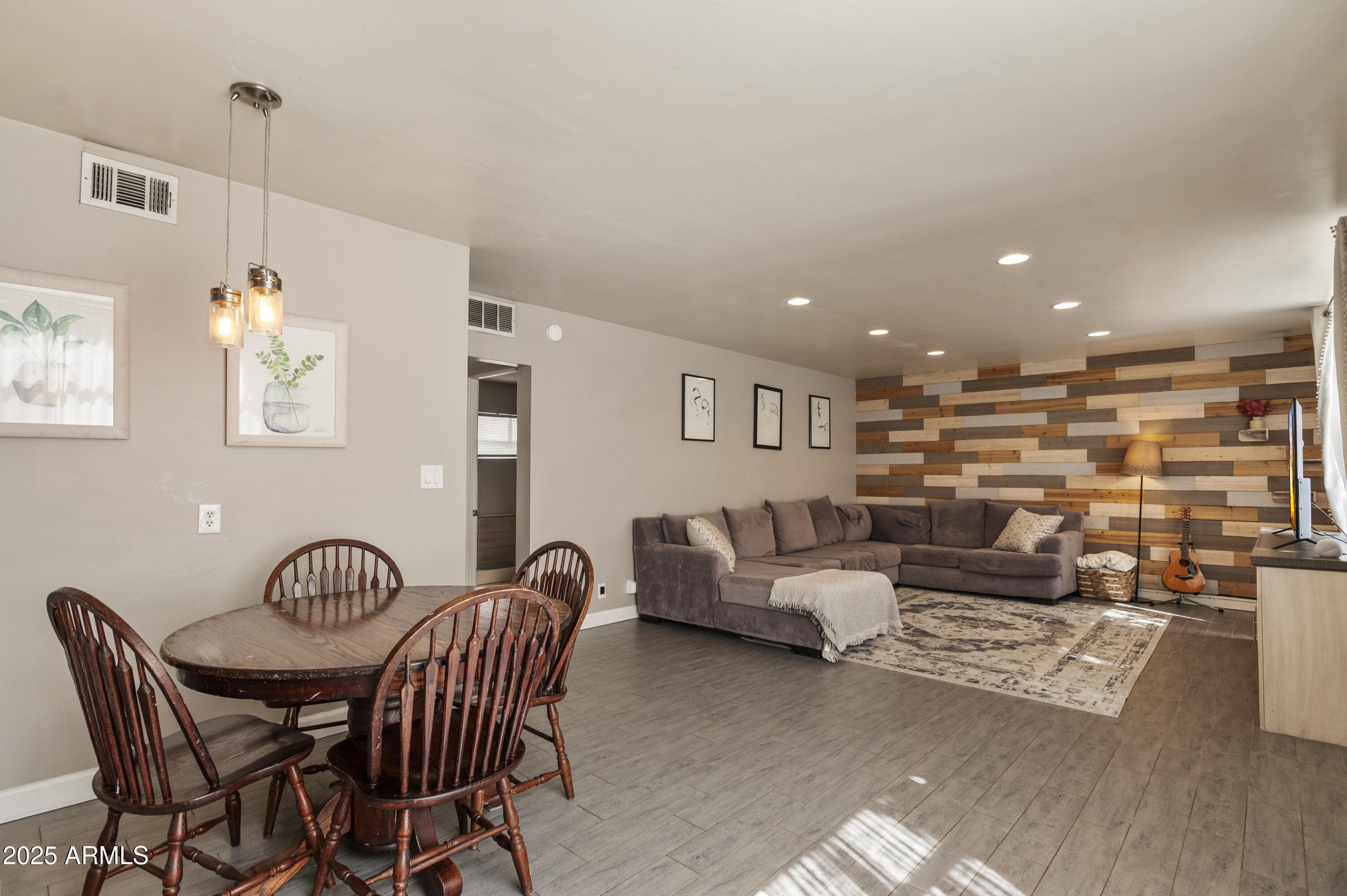 102 W MARYLAND Avenue C1