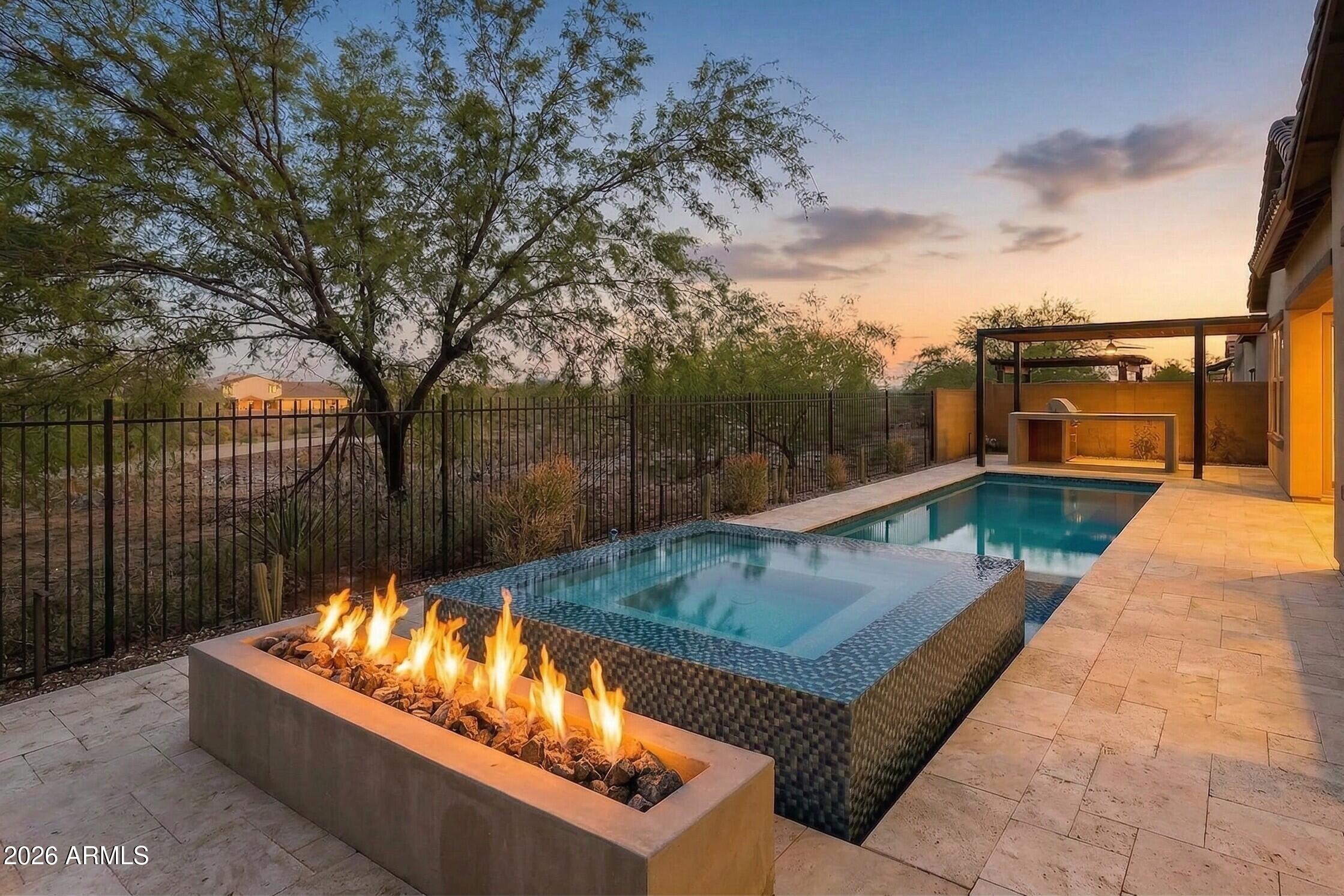 2423 N BEVERLY Place