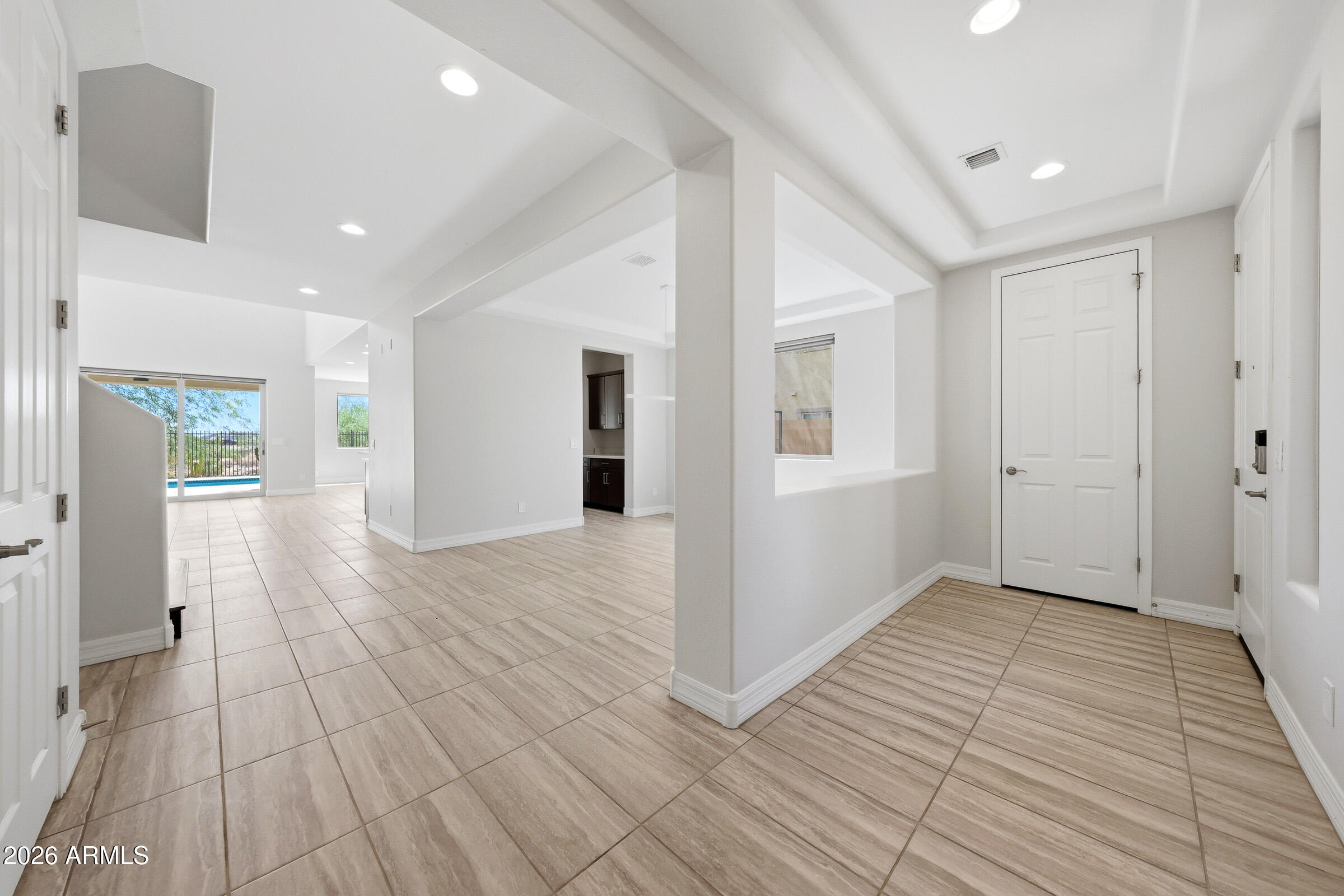 2423 N BEVERLY Place