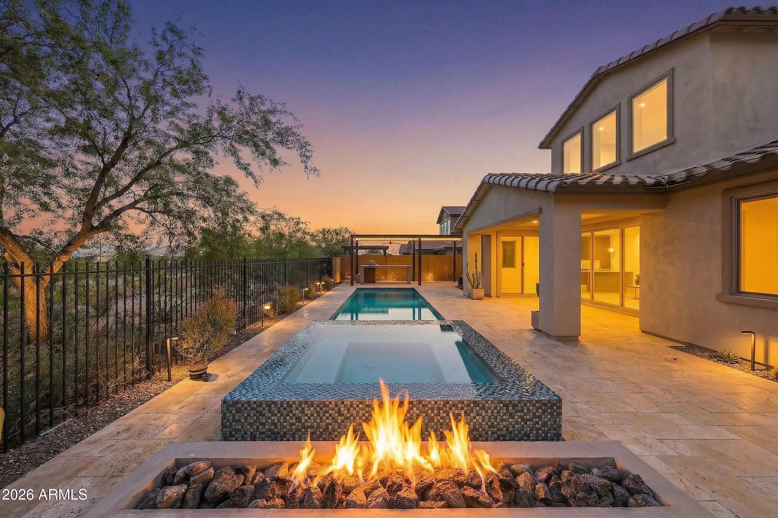 2423 N BEVERLY Place