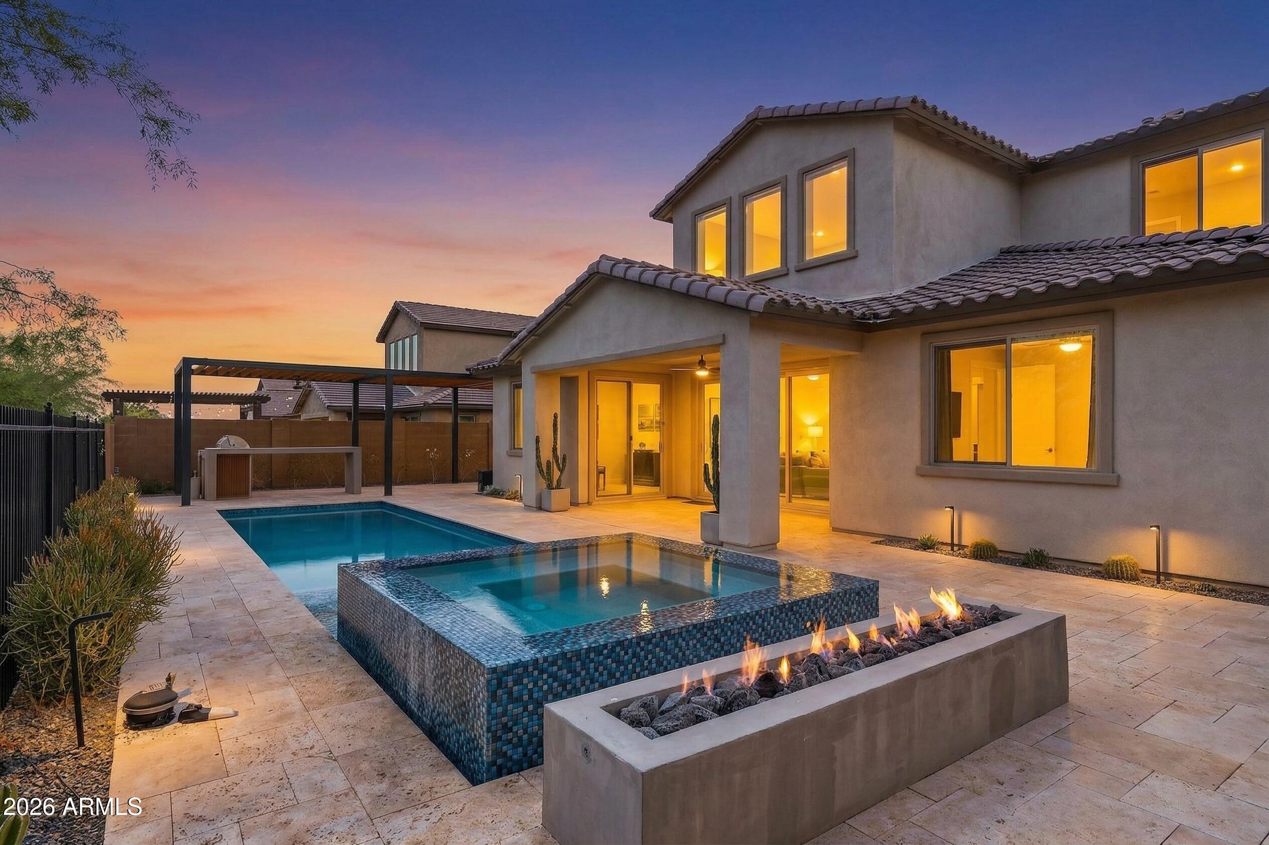 2423 N BEVERLY Place