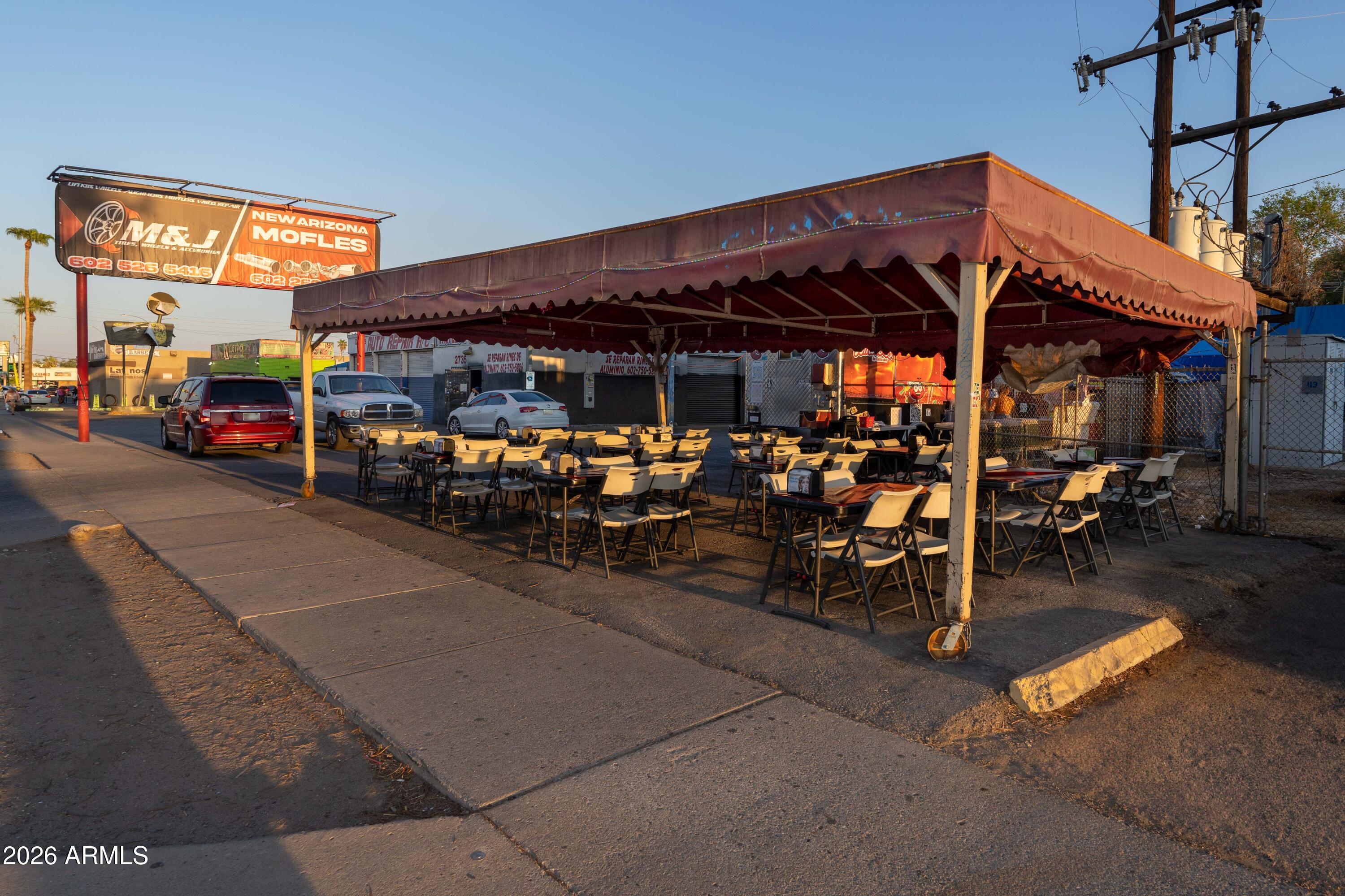 2735 W VAN BUREN Street