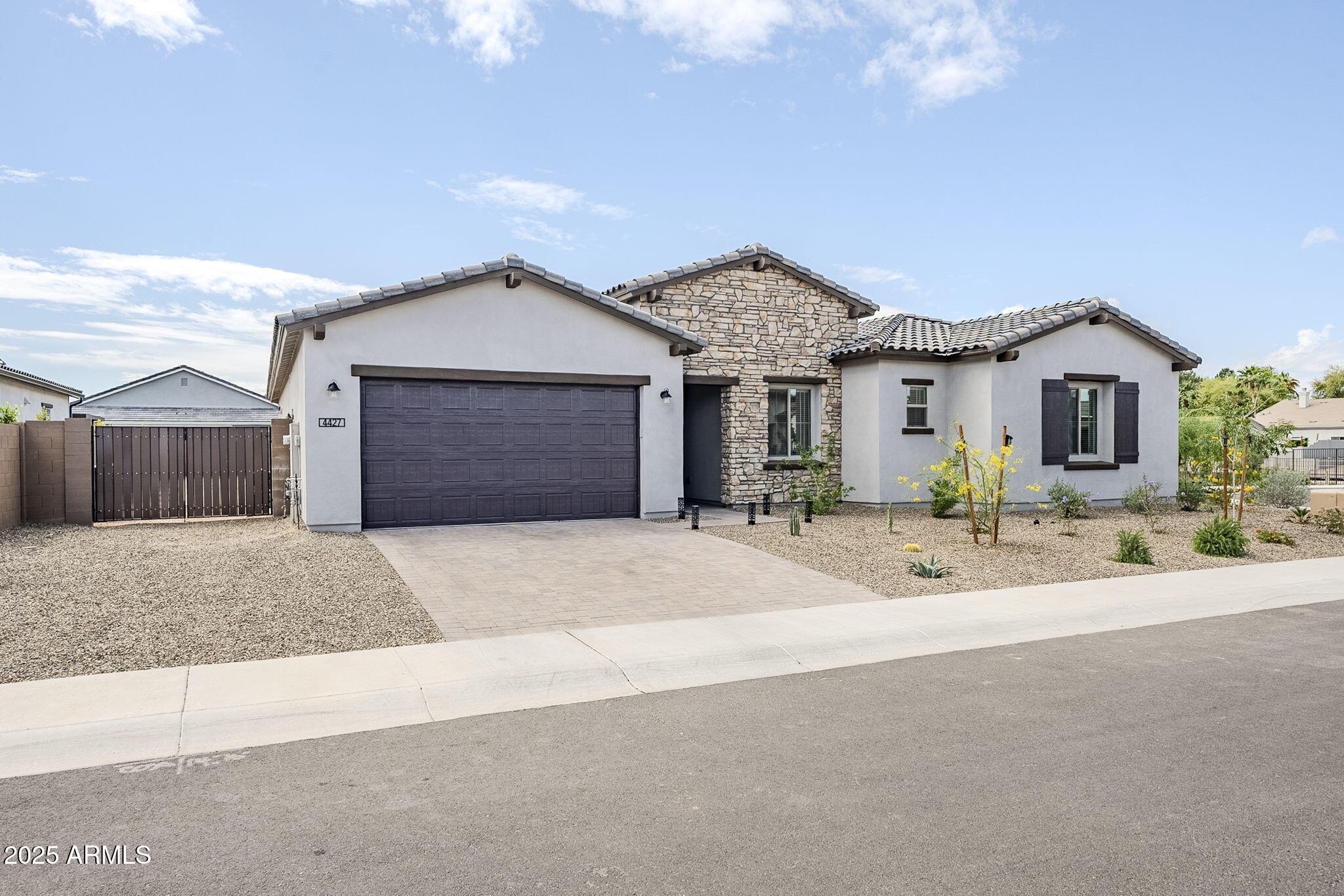 4427 W PARK VIEW Lane