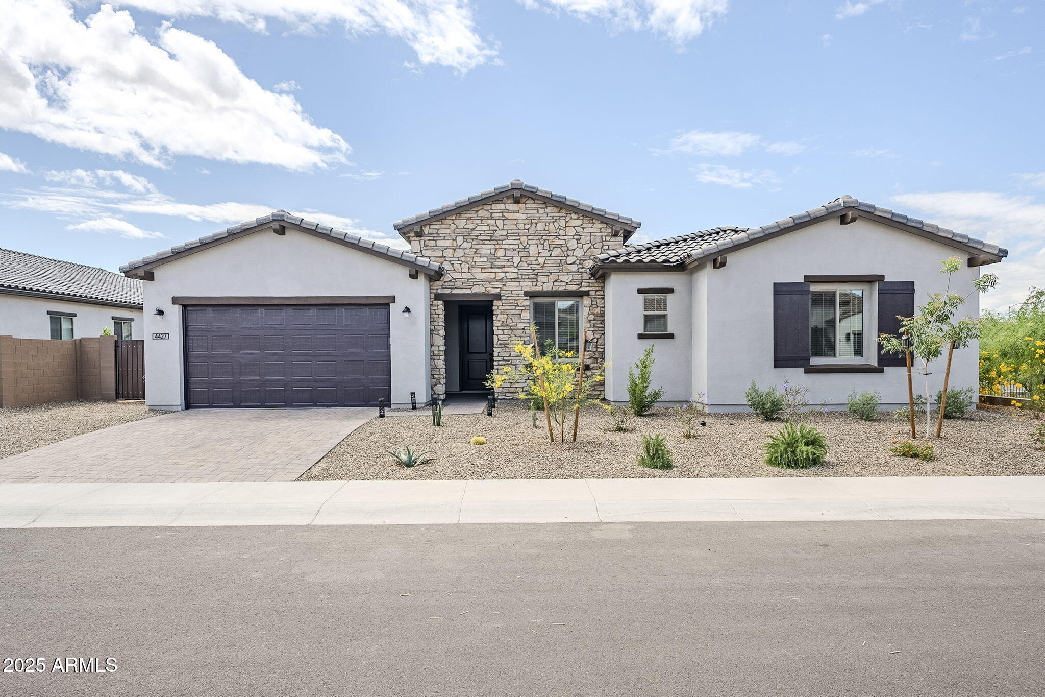 4427 W PARK VIEW Lane
