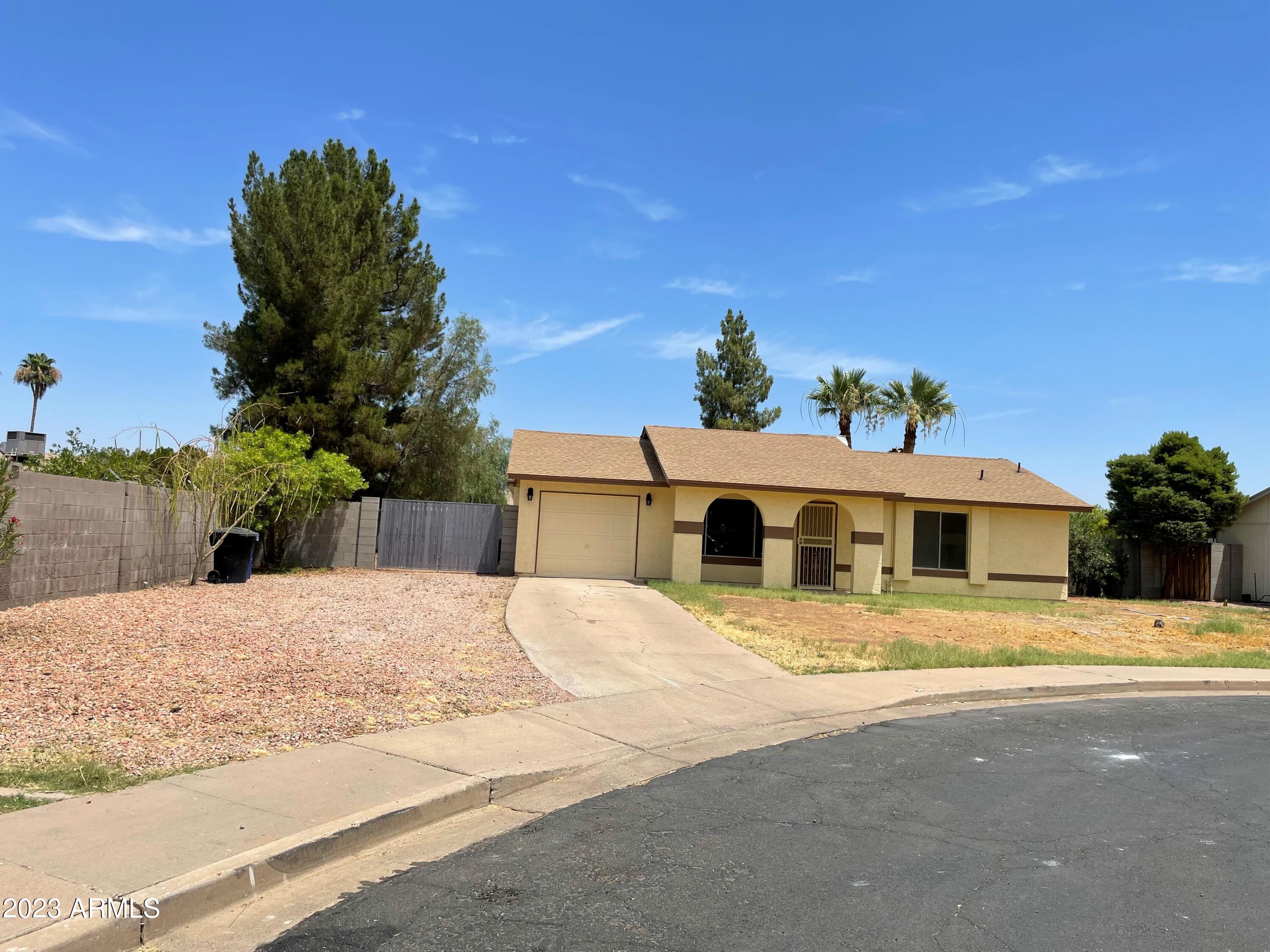 2834 E JUANITA Avenue
