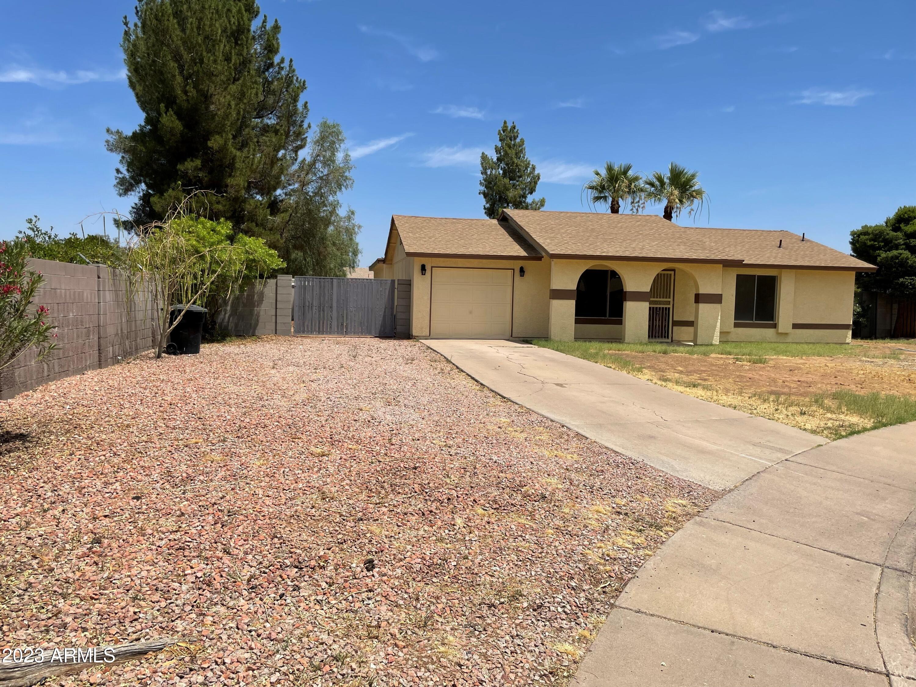 2834 E JUANITA Avenue