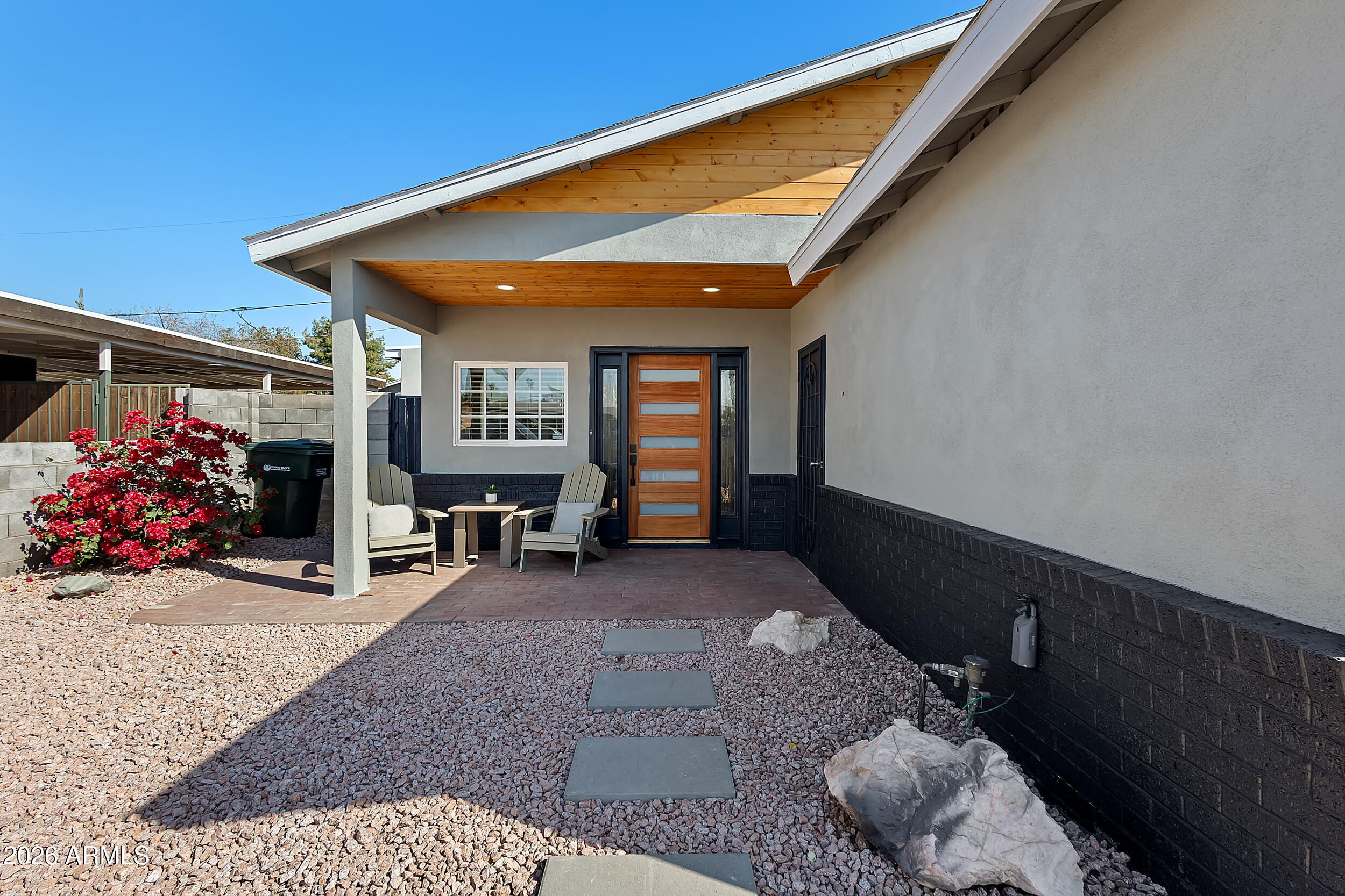 846 W MITCHELL Drive