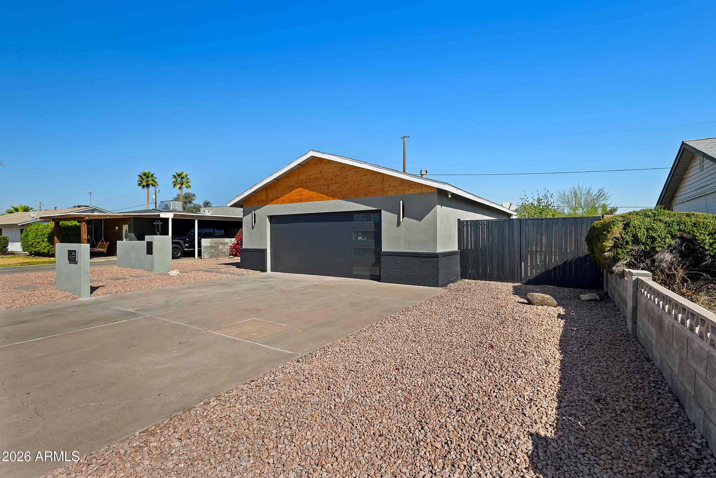846 W MITCHELL Drive