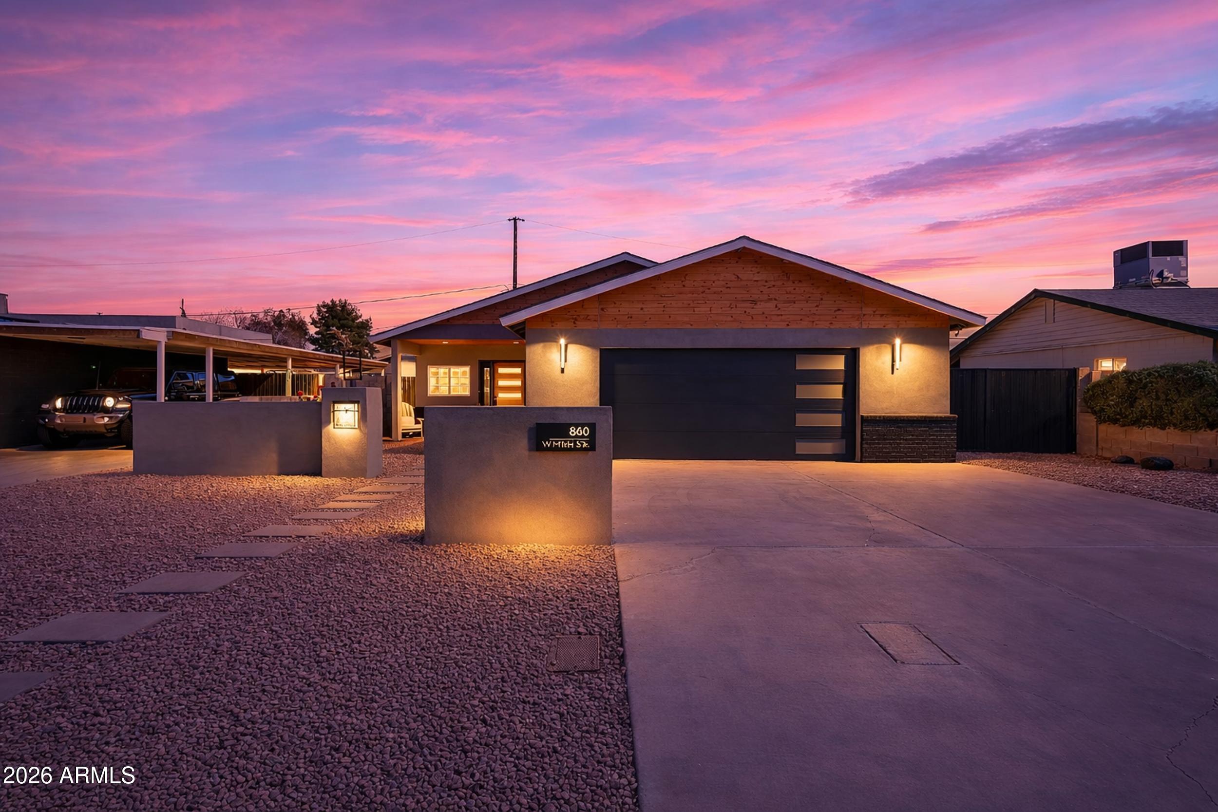 846 W MITCHELL Drive