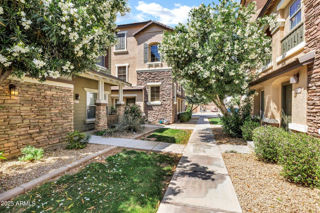 Photo of 945 W Wendy Way, Gilbert, AZ 85233 (MLS # 6917489)