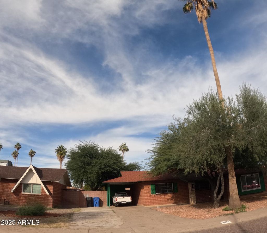 Photo of 3632 W Mclellan Boulevard W, Phoenix, AZ 85019 (MLS # 6951927)