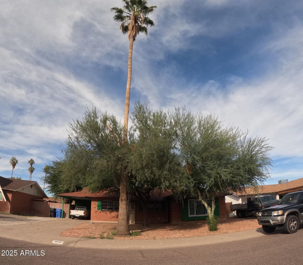 Photo of 3632 W Mclellan Boulevard W, Phoenix, AZ 85019 (MLS # 6951927)