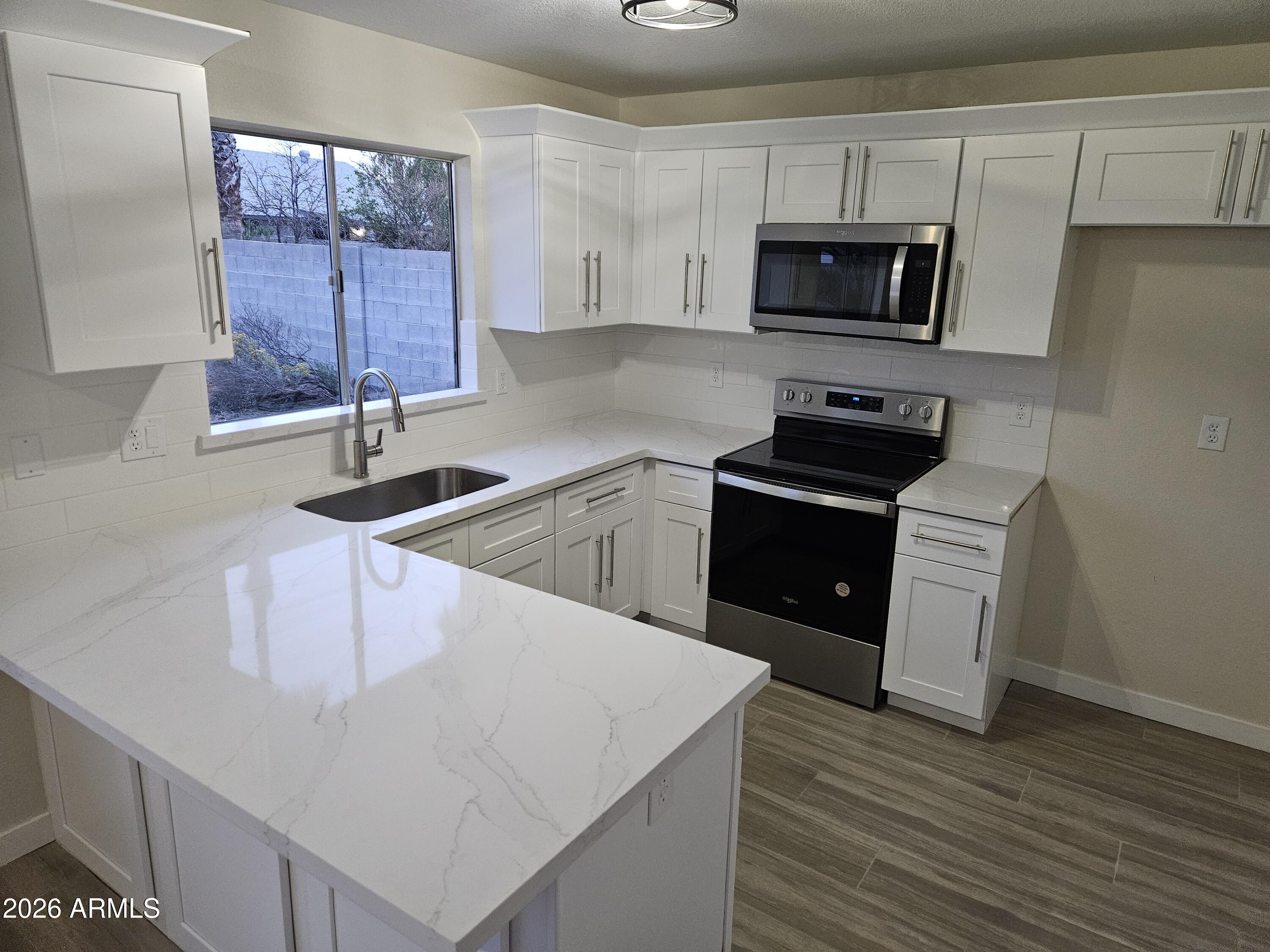 8949 W CINNABAR Avenue