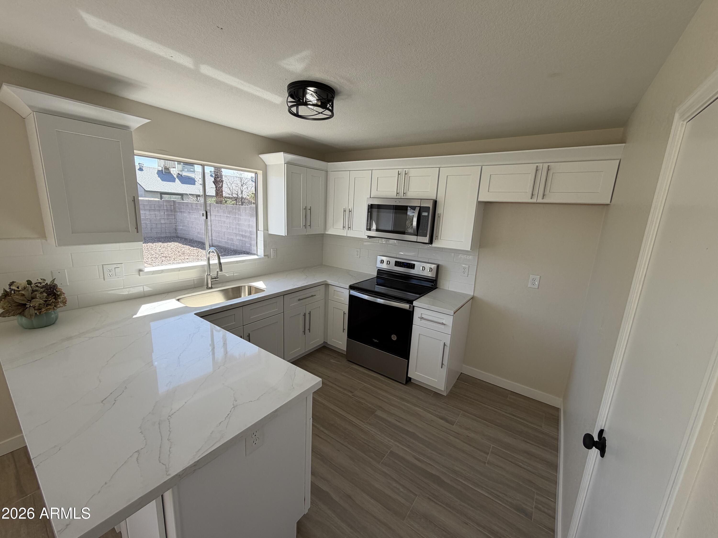 8949 W CINNABAR Avenue