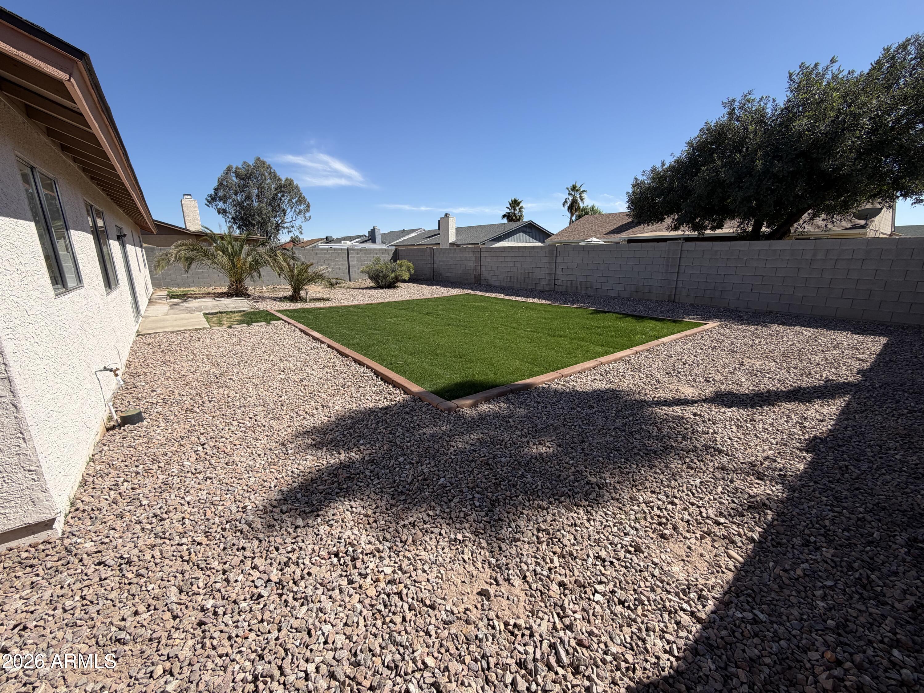 8949 W CINNABAR Avenue