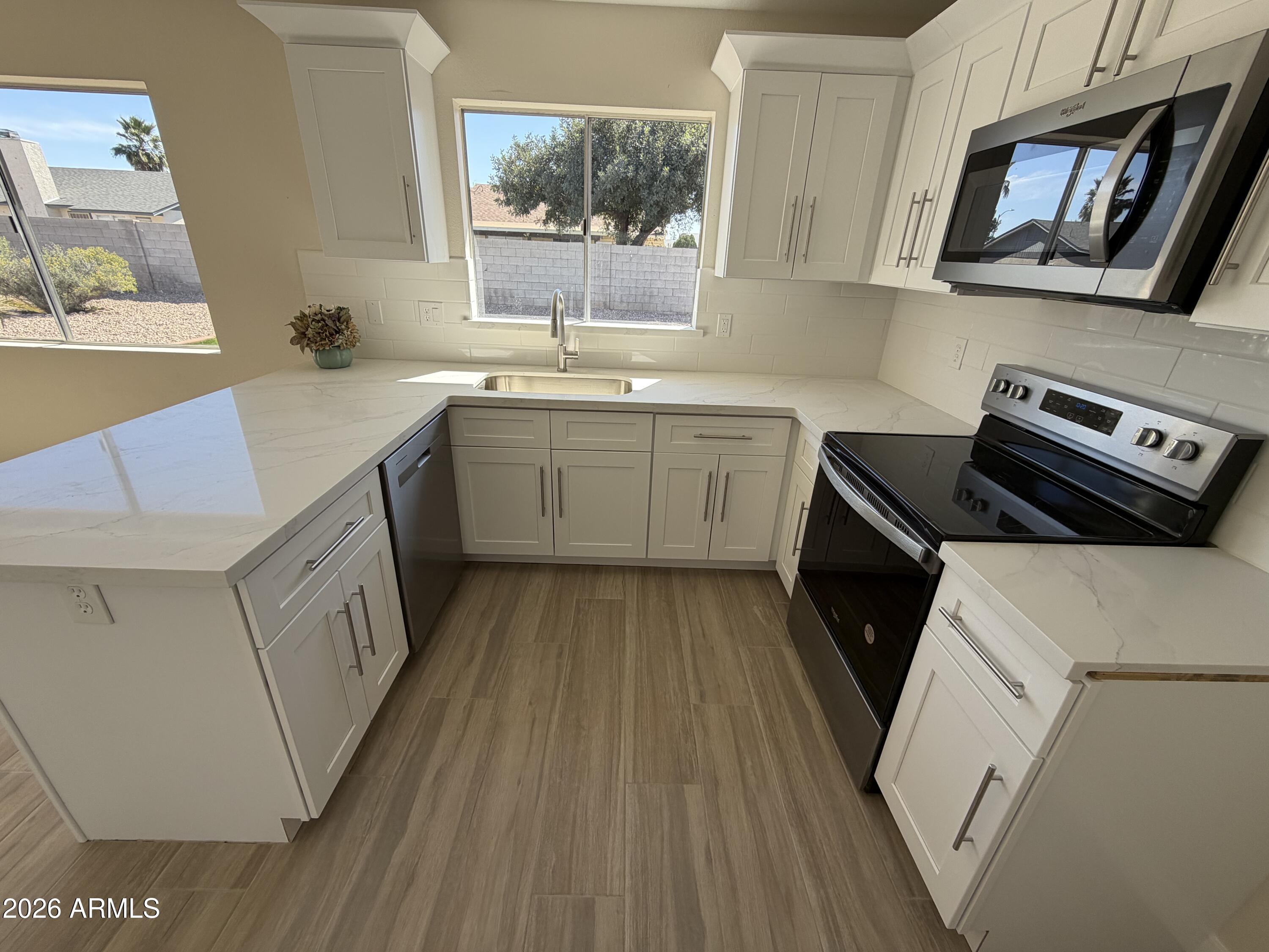 8949 W CINNABAR Avenue