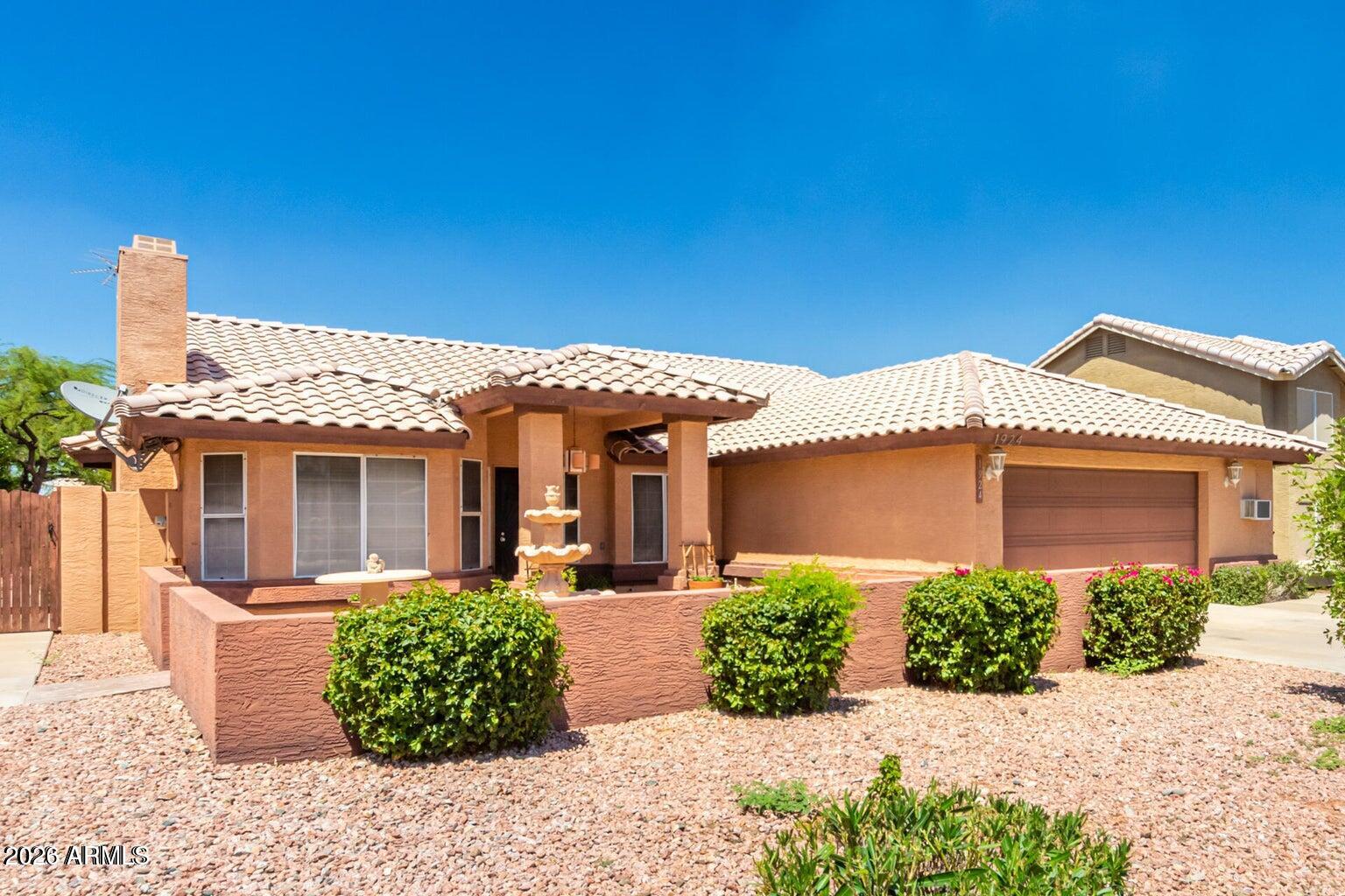 1924 E SHARON Drive