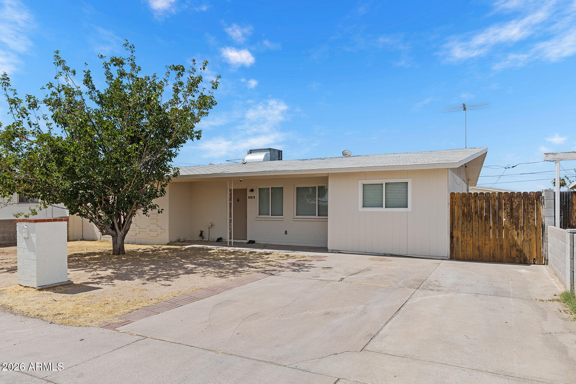 2246 W SIERRA Street