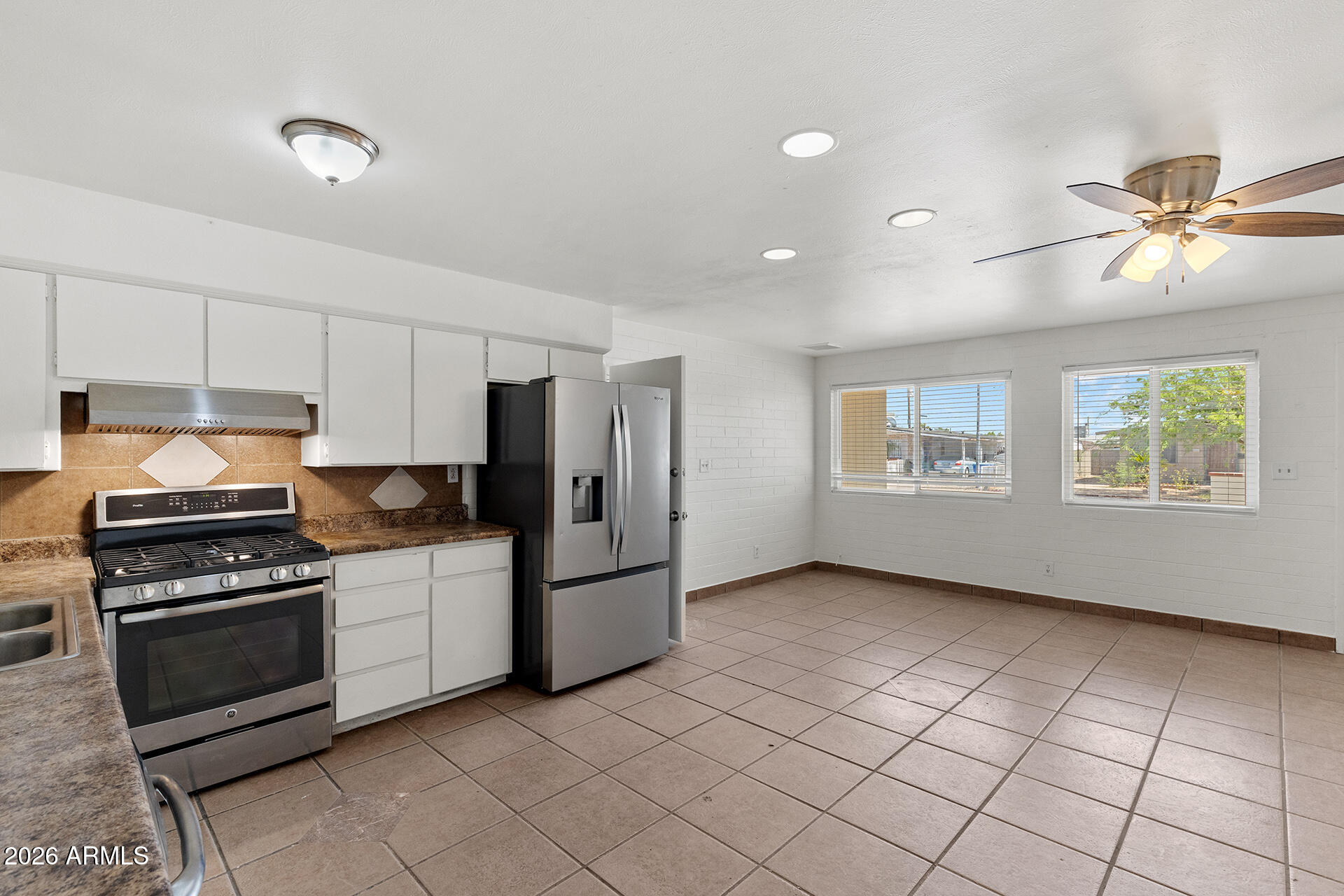 2246 W SIERRA Street